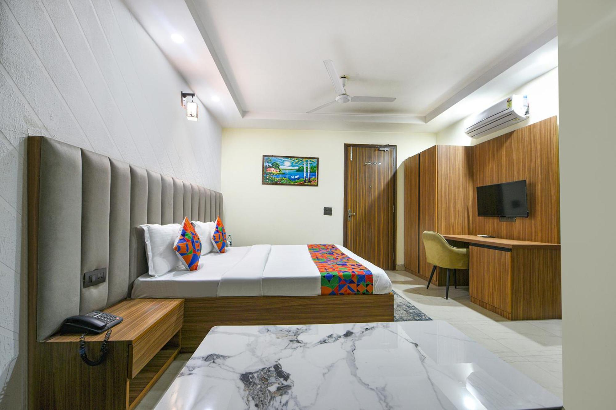 Fabhotel Dm 45 - Nr Millenium City Center Metro 3*