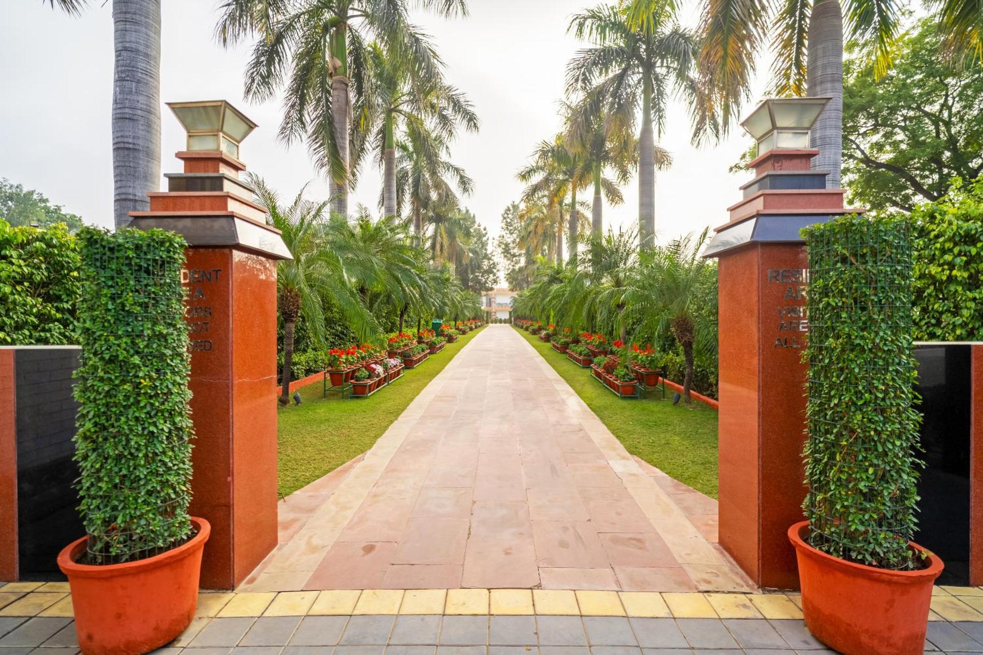 Resort Aapno Ghar & Amusement Park 3*