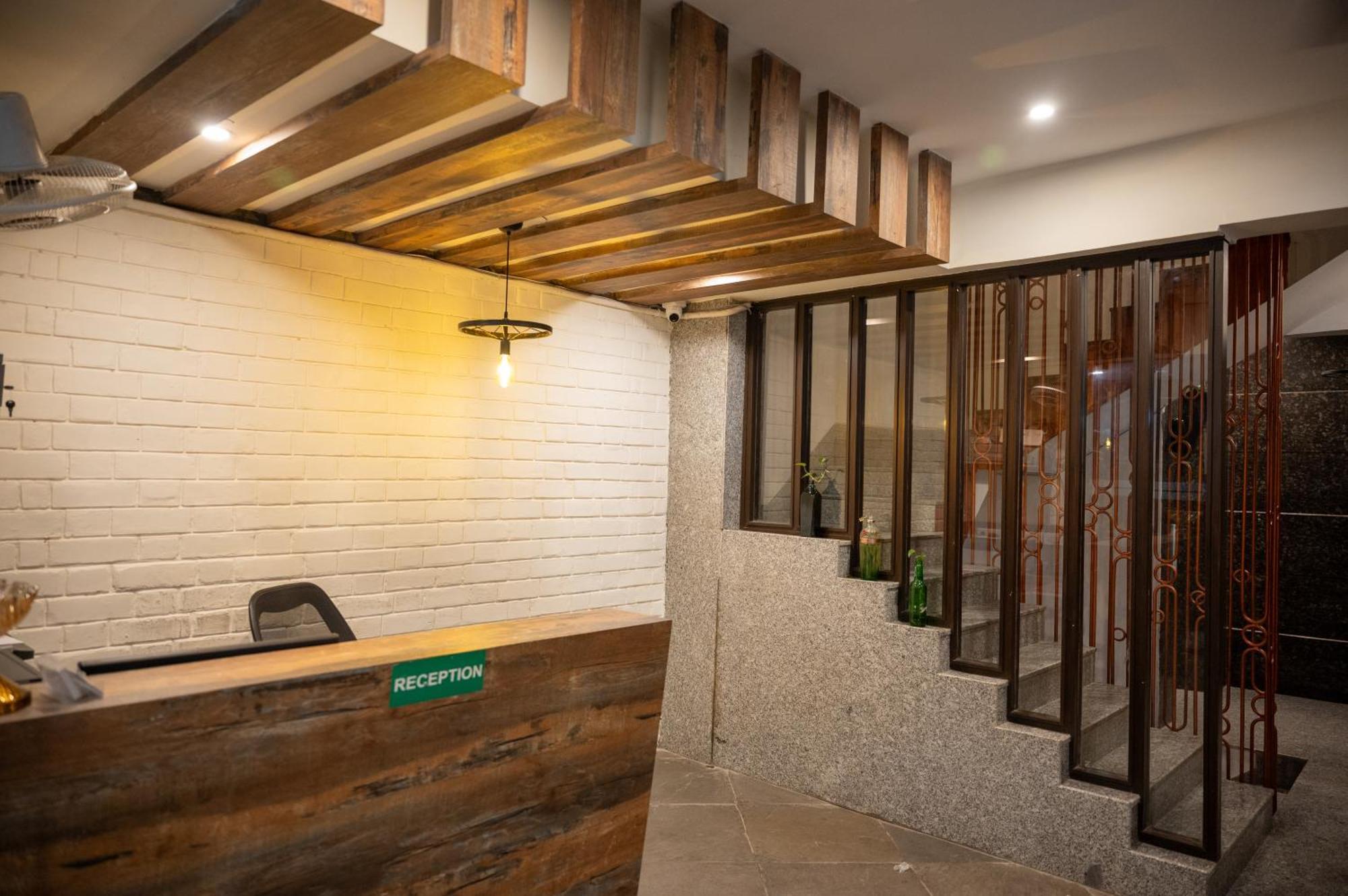 Hotel Manzana Gurgaon
