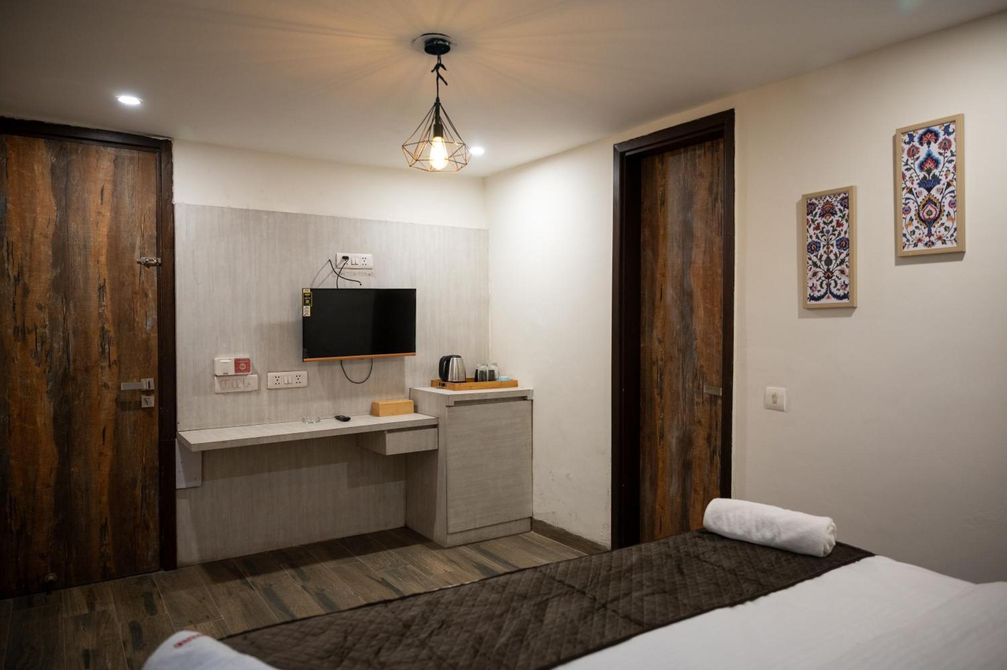 Manzana Hotel Gurgaon