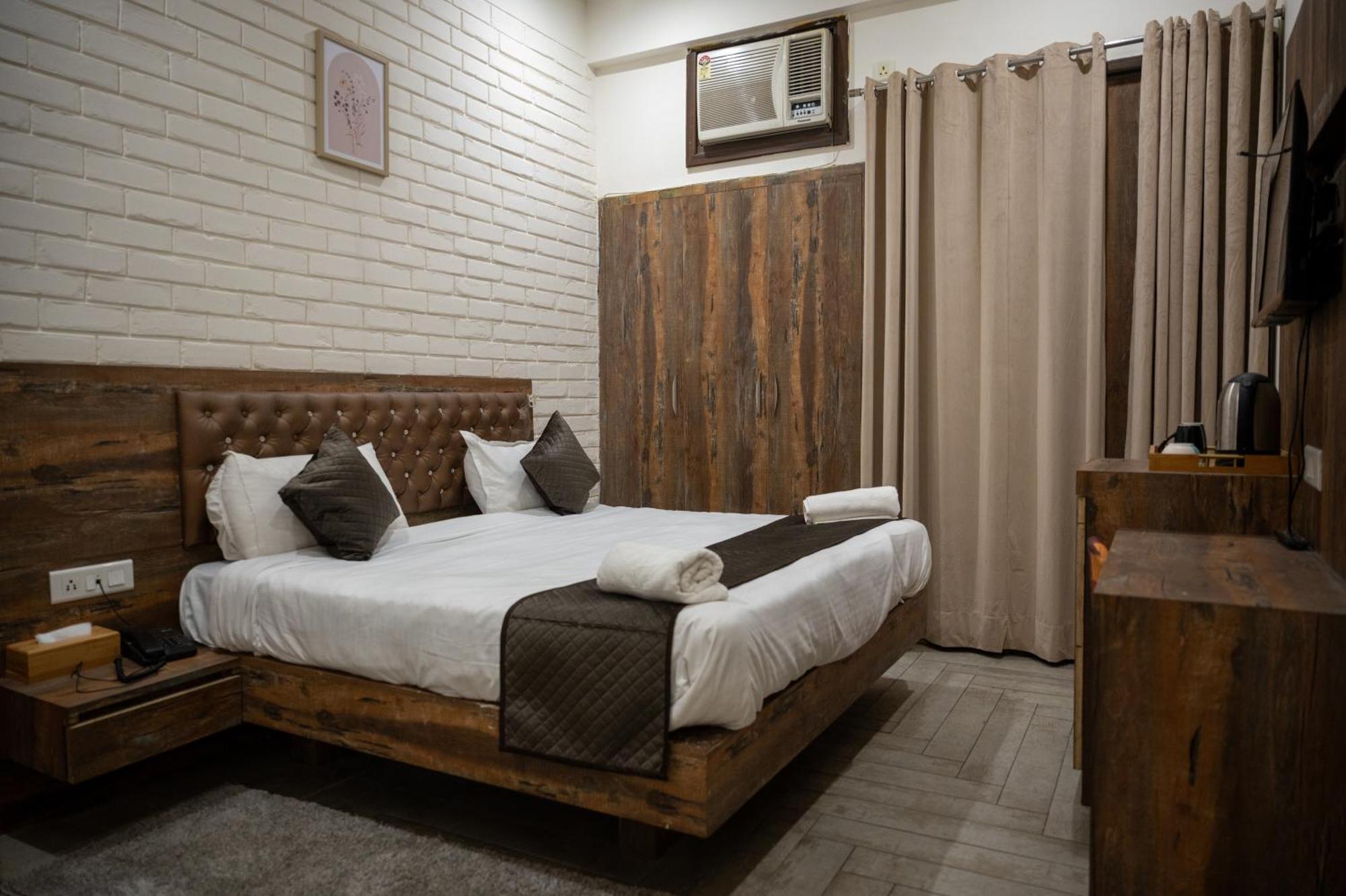 Hotel Manzana Gurgaon