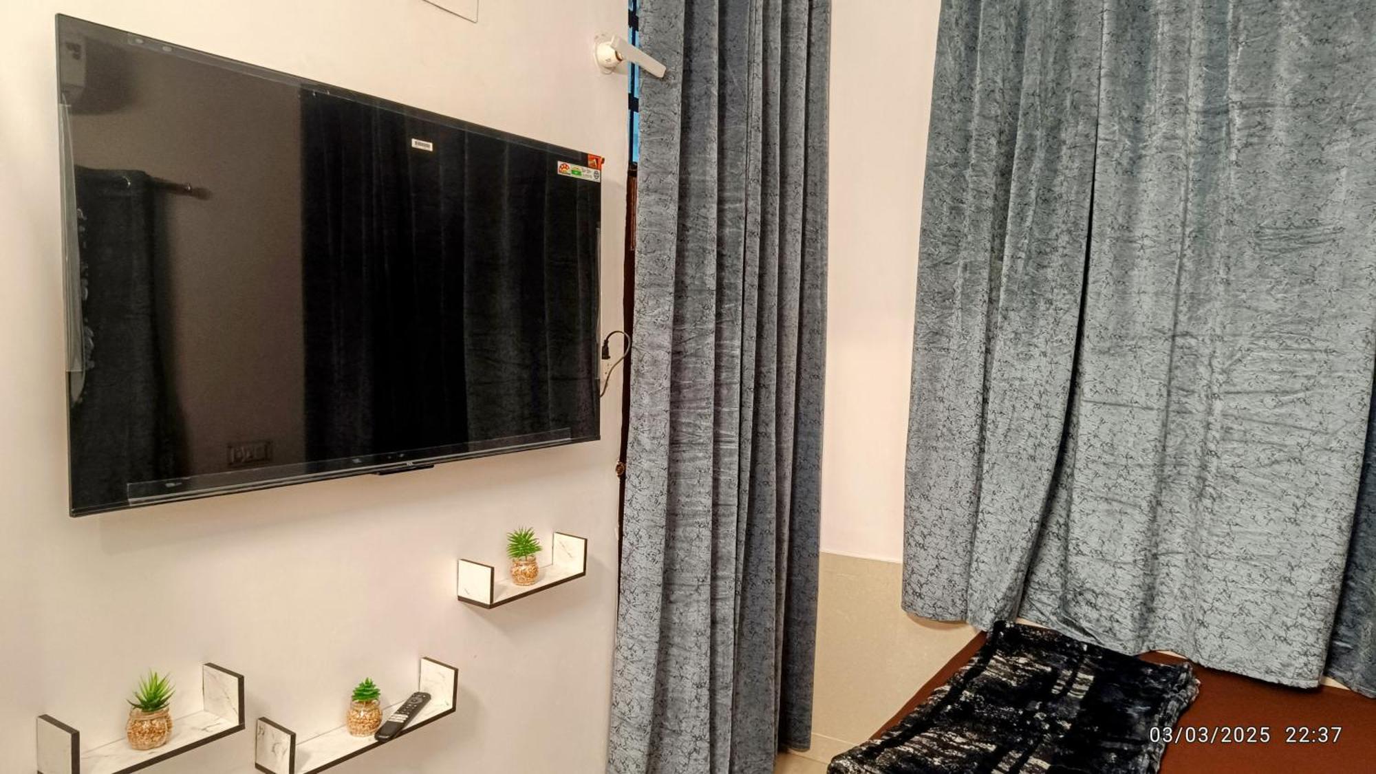 Zy - White Crystal - Party, Group, Couple, Family Apartment *