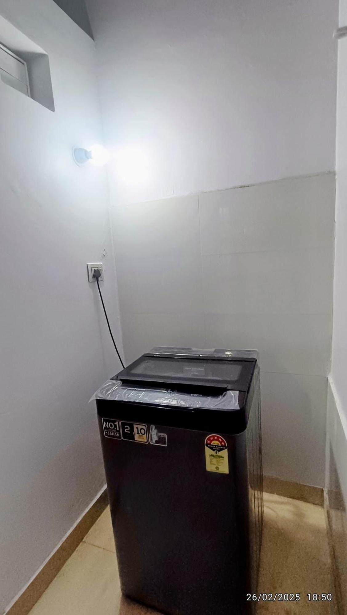 Apartment Zy - White Crystal - Party, Group, Couple, Family Gurgaon