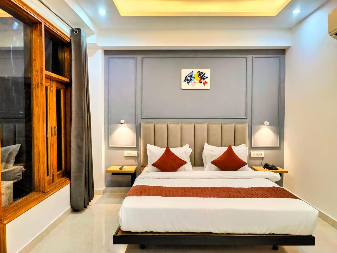Mavens White Artemis Hospital Road Sector 52 3* Gurgaon