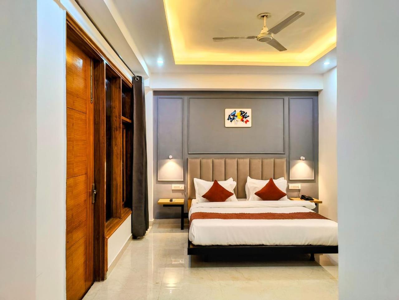 Mavens White Artemis Hospital Road Sector 52 Hotel Gurgaon