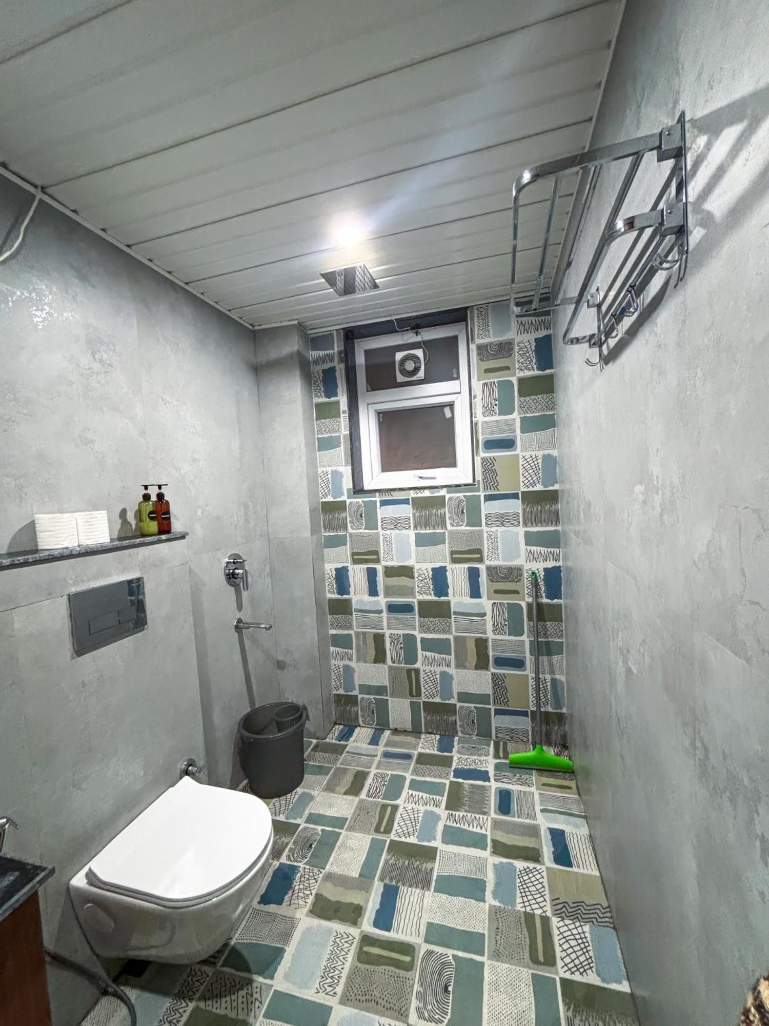 Calm Canopy 1bhk With Pvt Balcony & Kitchen *