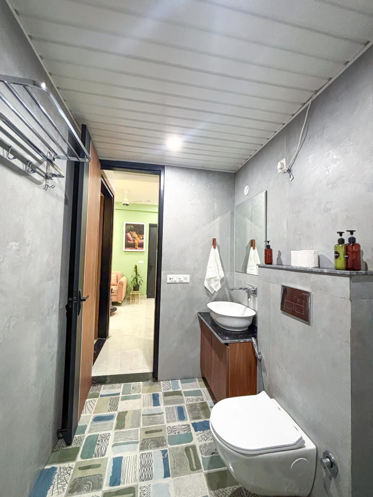 Calm Canopy 1bhk With Pvt Balcony & Kitchen