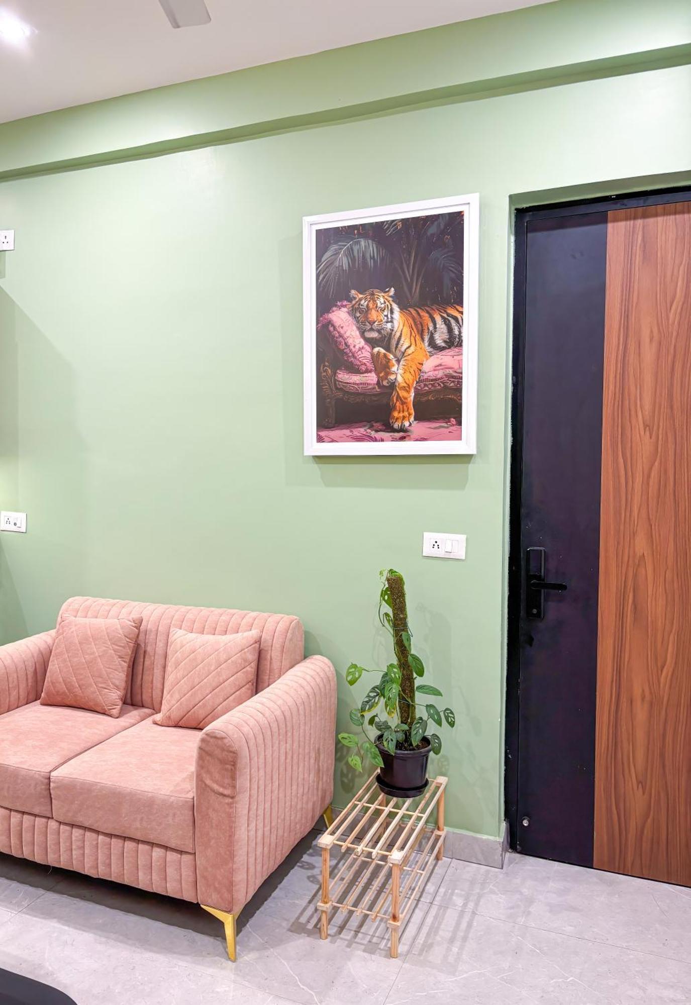 Calm Canopy 1bhk With Pvt Balcony & Kitchen * Gurgaon