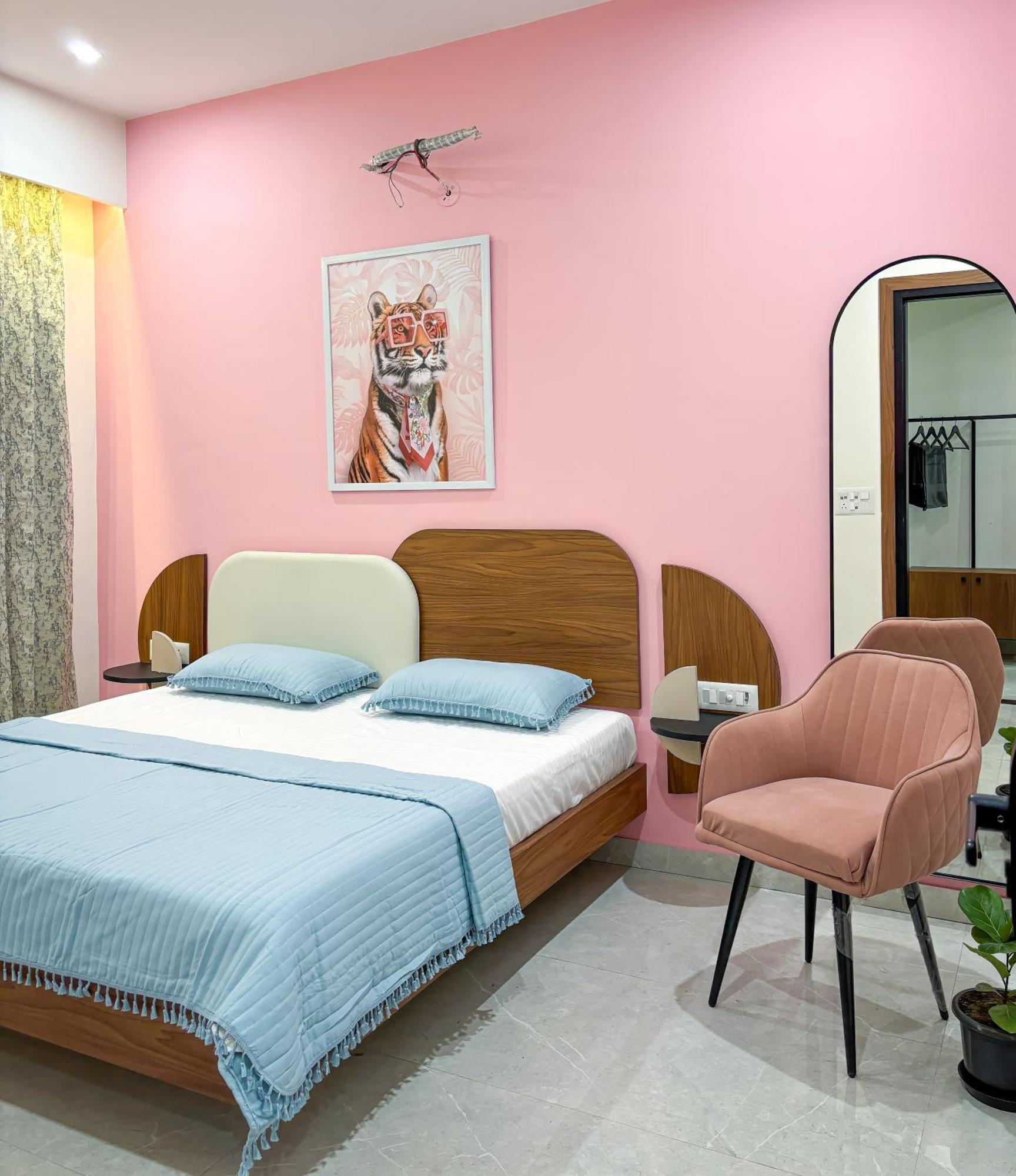 Calm Canopy 1bhk With Pvt Balcony & Kitchen Apartment *