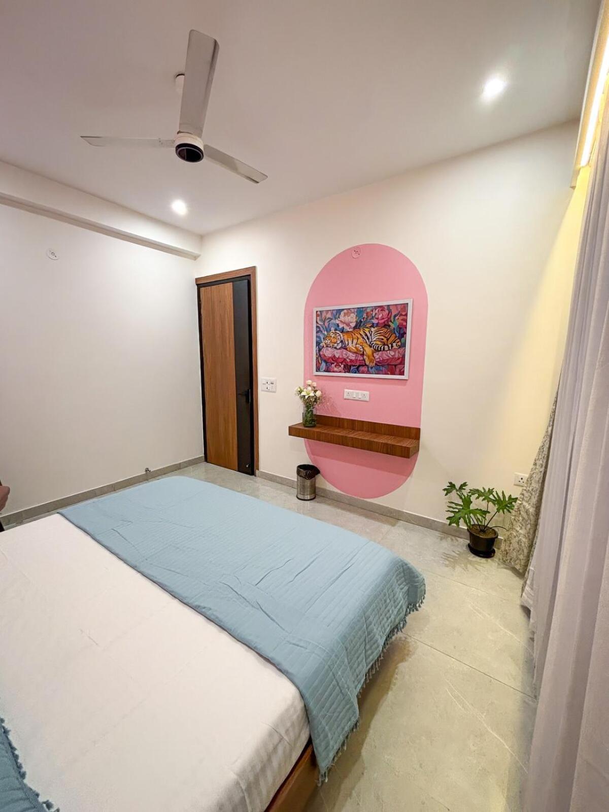 Calm Canopy 1bhk With Pvt Balcony & Kitchen Apartment *