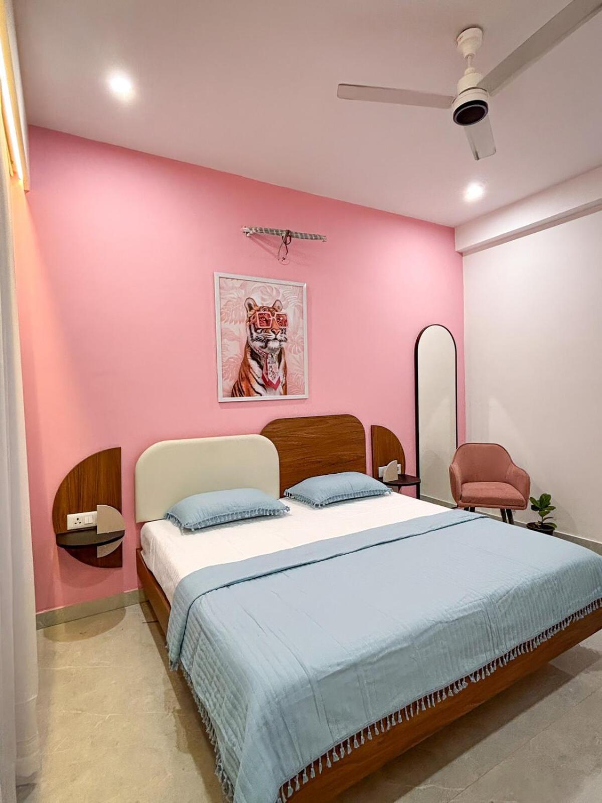 Calm Canopy 1bhk With Pvt Balcony & Kitchen Apartment