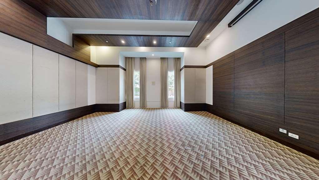 Country & By Radisson, Gurugram Sohna R 4*