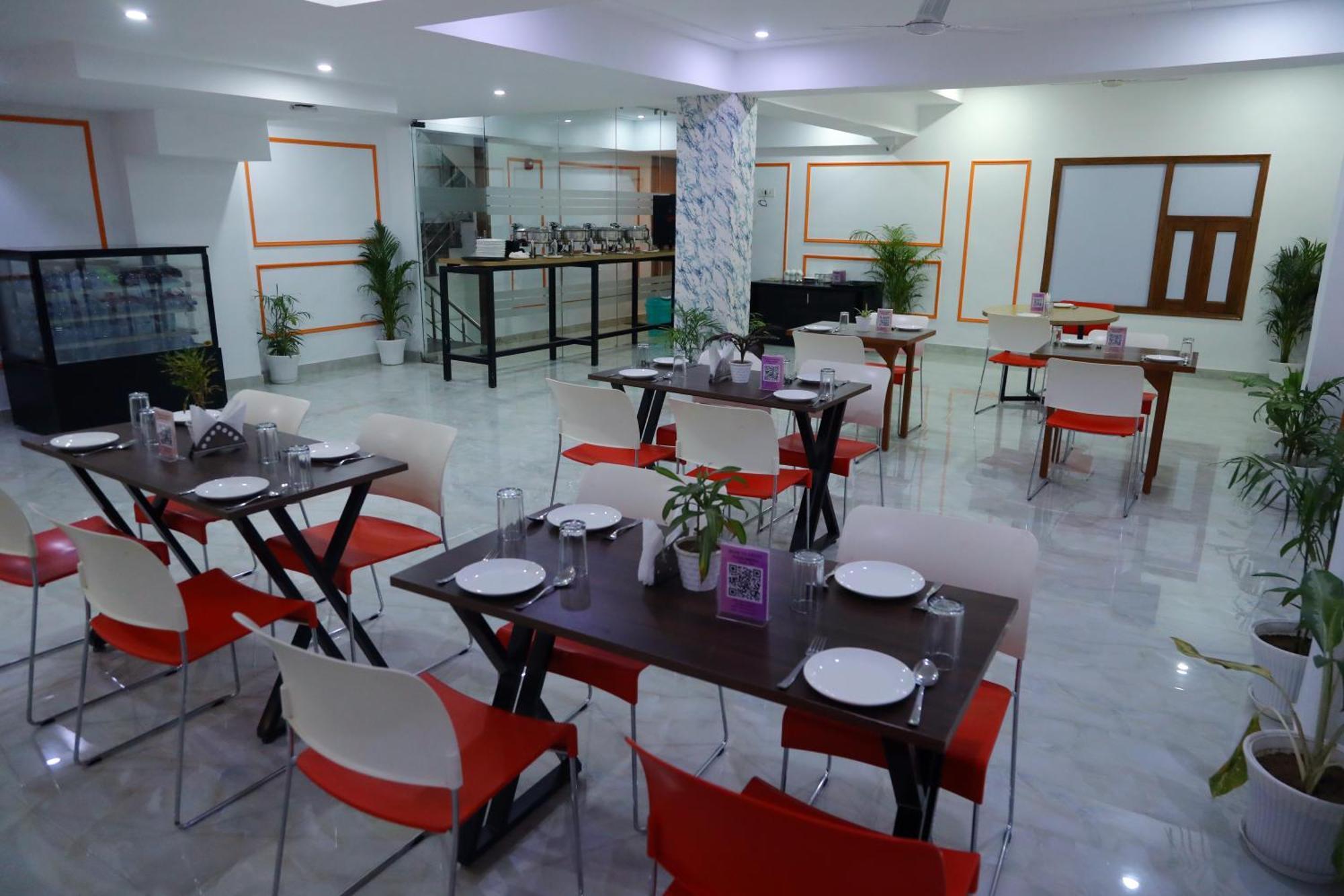 Hotel Mavens House Artemis Hospital Road 3*