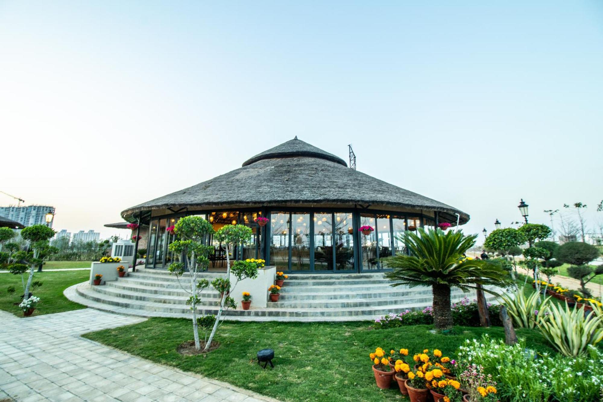 Posh 1br In Gurugram With Club Facilities