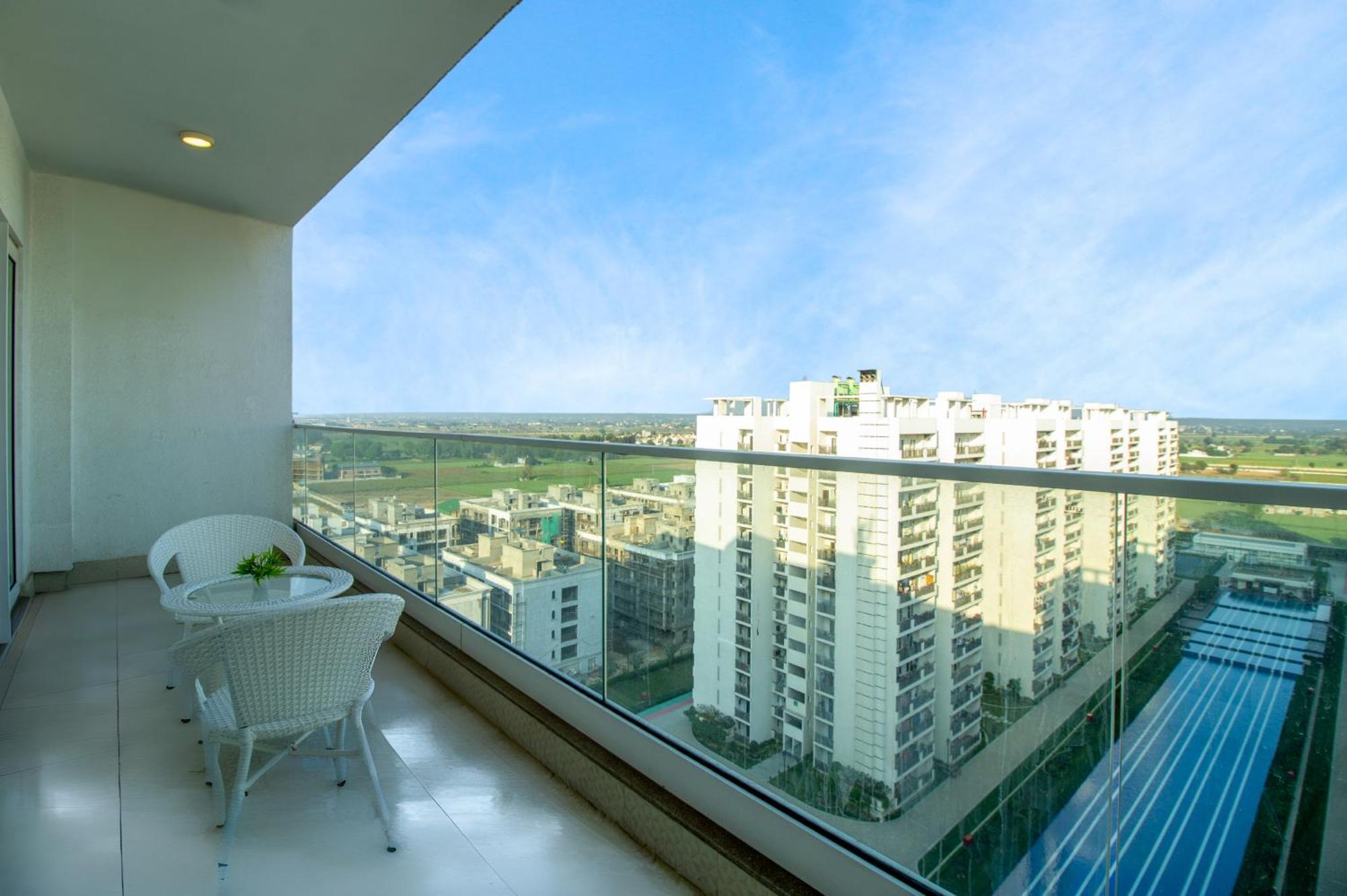Apartment Posh 1br In Gurugram With Club Facilities *