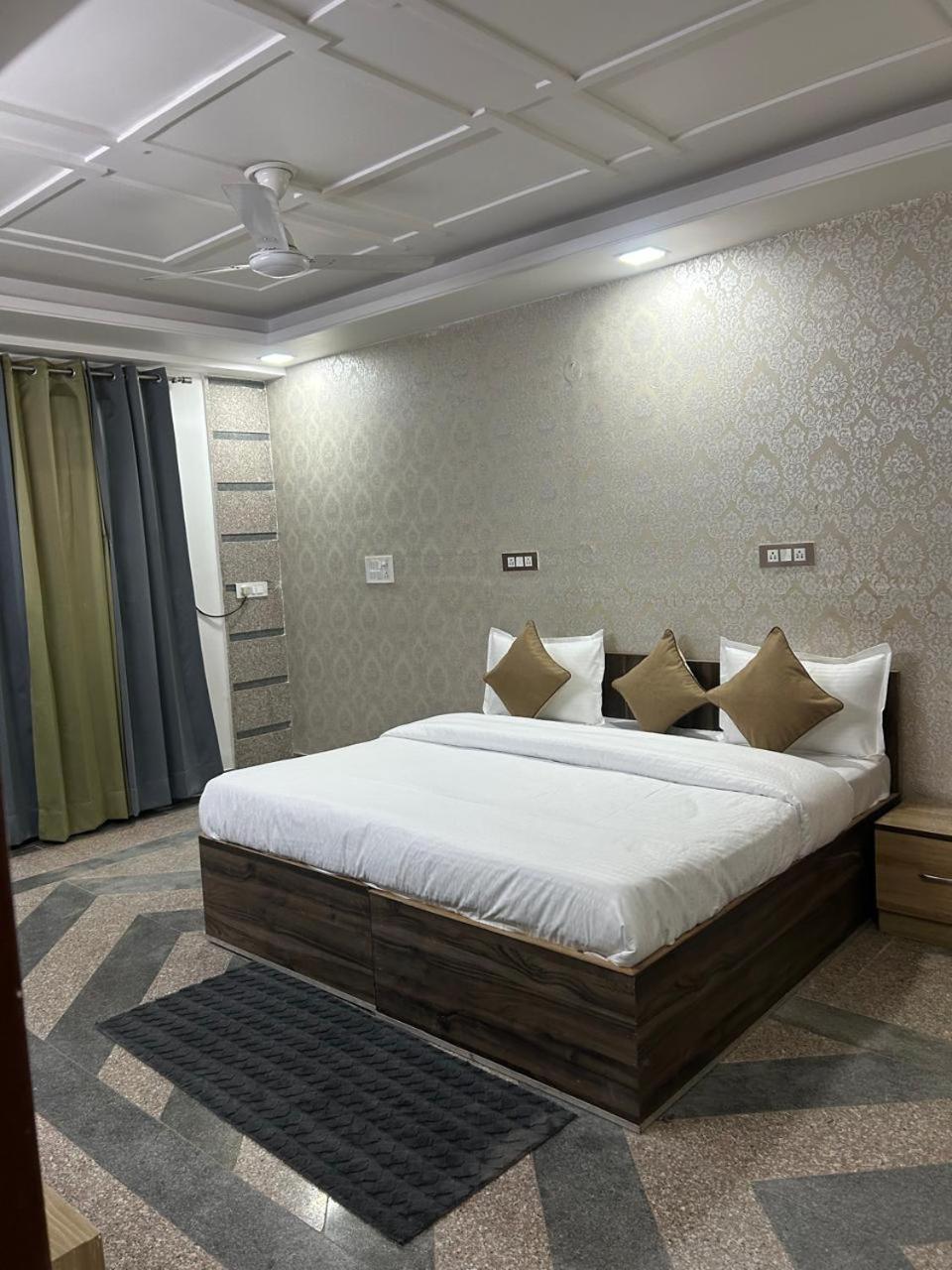 Hotel Raj Residency 3*
