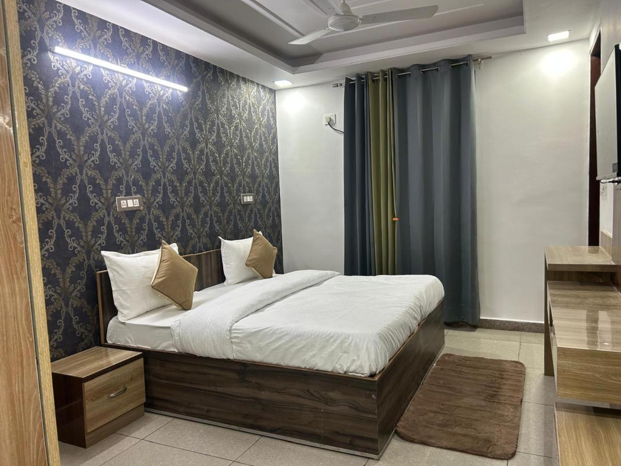 Hotel Raj Residency
