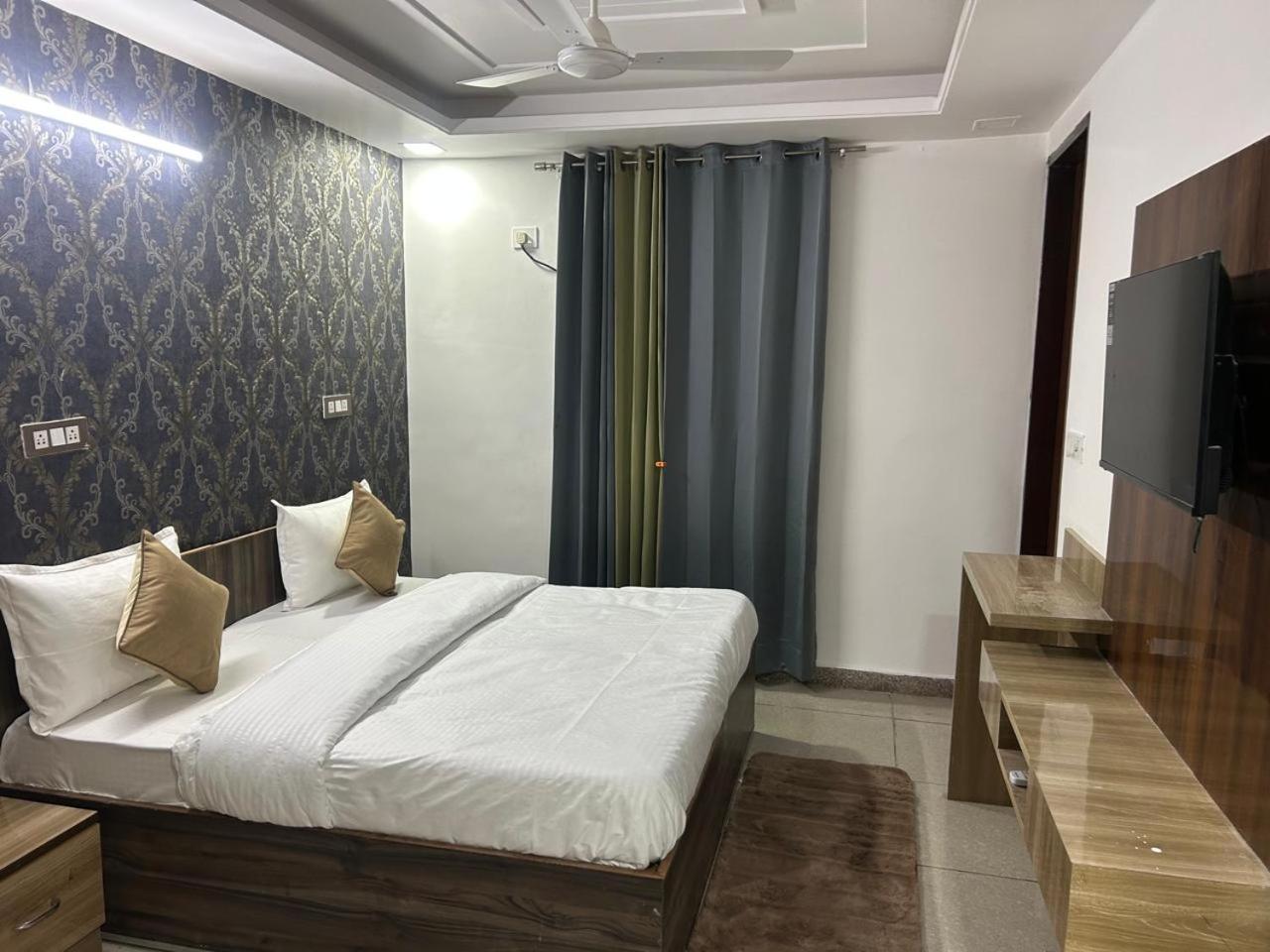 Hotel Raj Residency Gurgaon