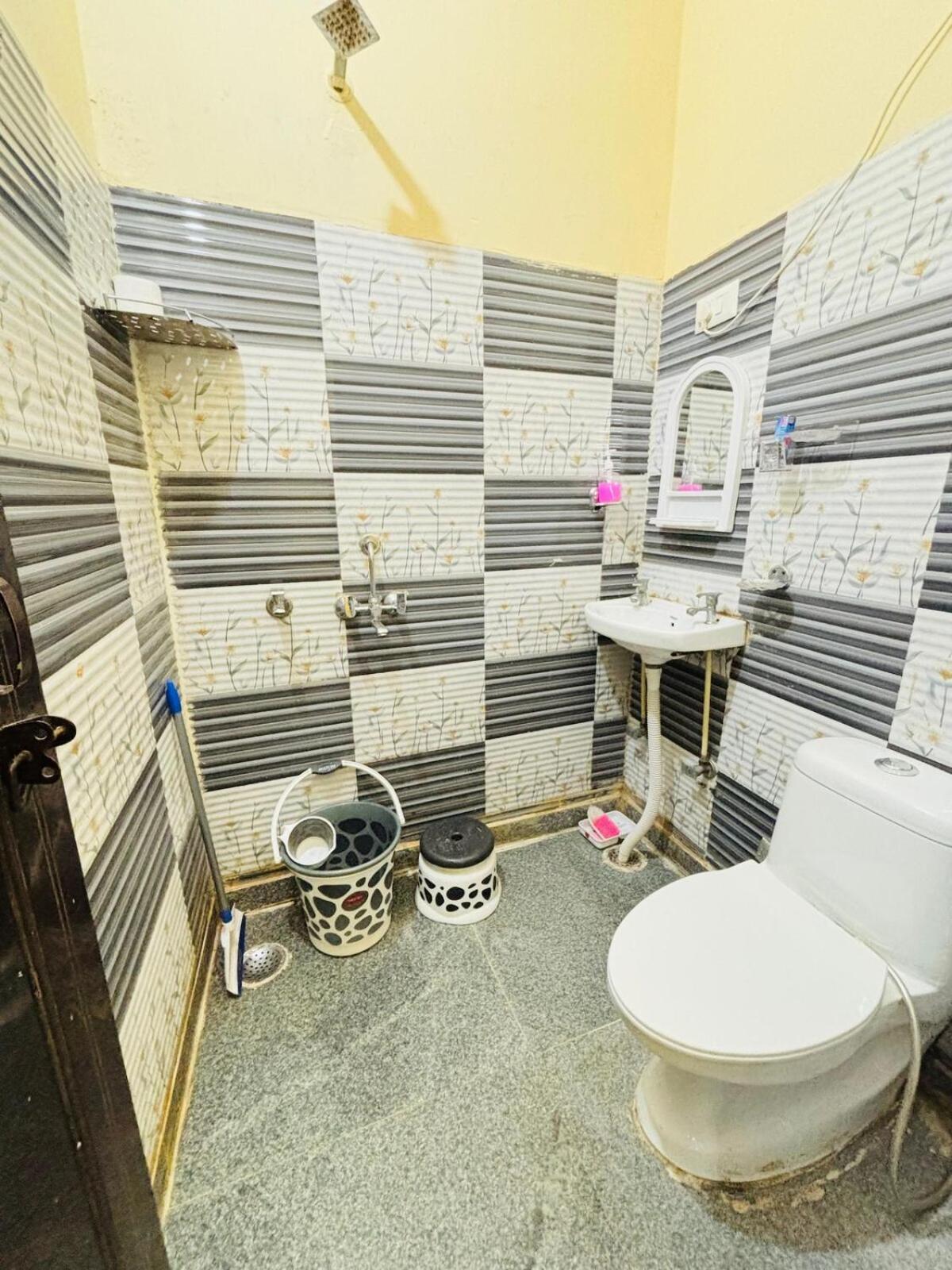 Apartment Funtastic Ac Near Medicity