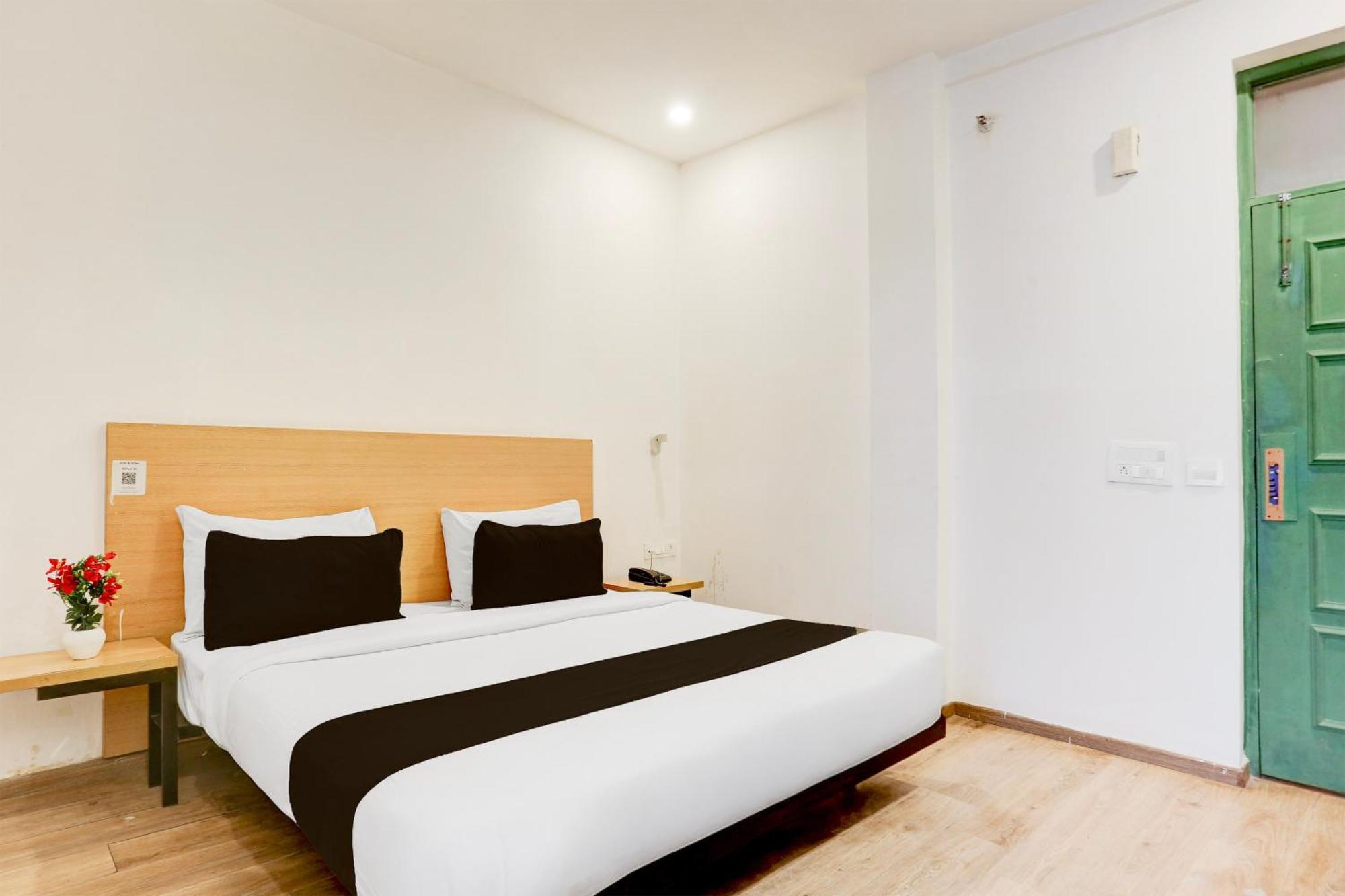 Hotel Super Townhouse Sector 64 Near Worldmark Gurugram Formerly Vero 4*