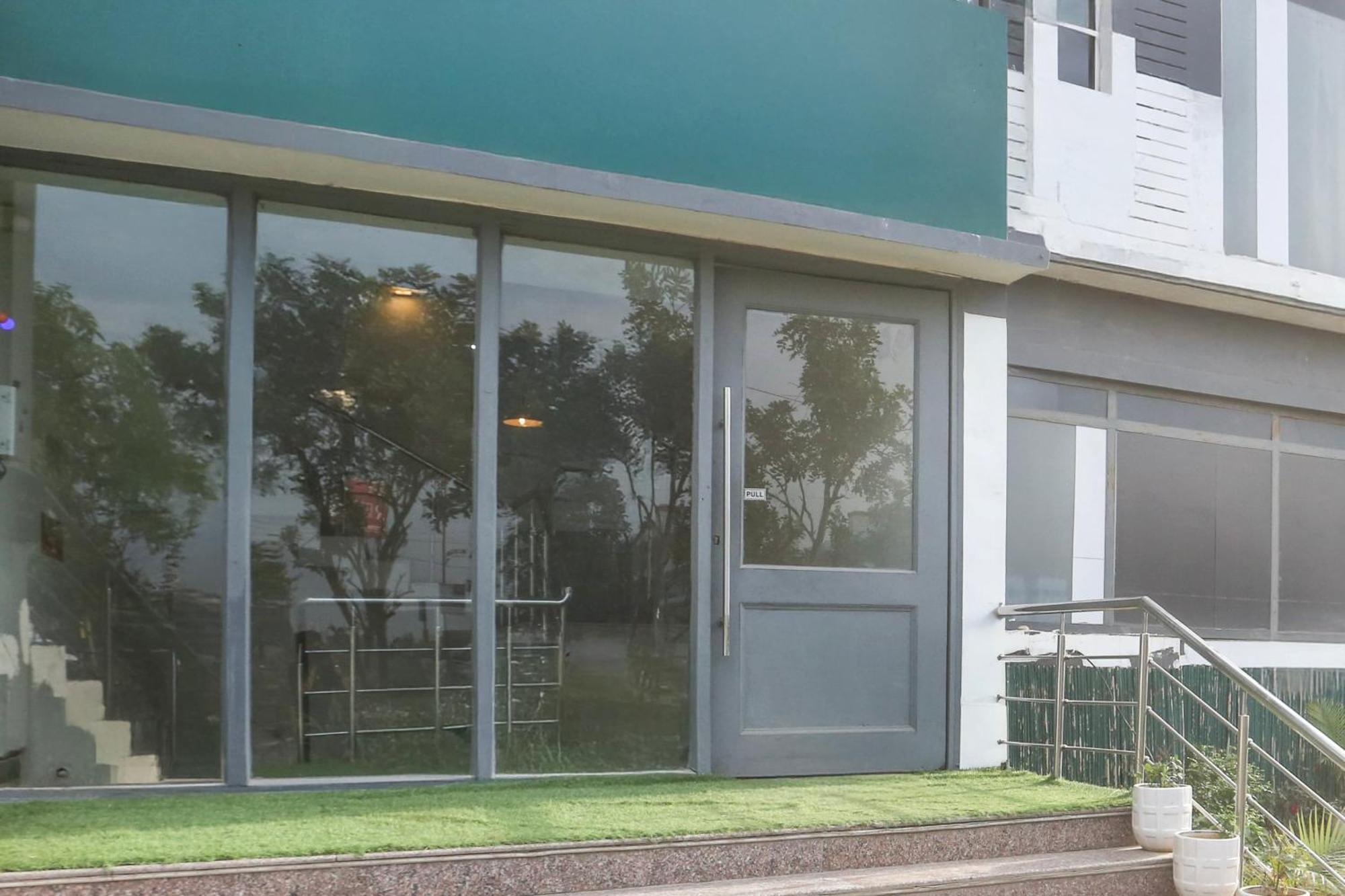 Super Townhouse Sector 64 Near Worldmark Gurugram Formerly Vero Hotel Gurgaon