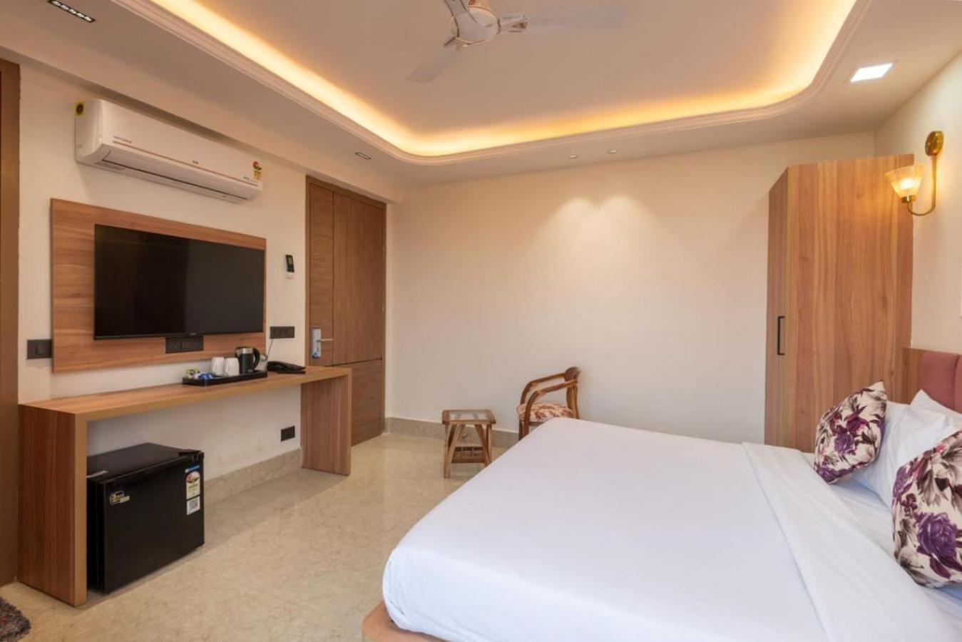 Hotel Aatithyam Residency Gurgaon