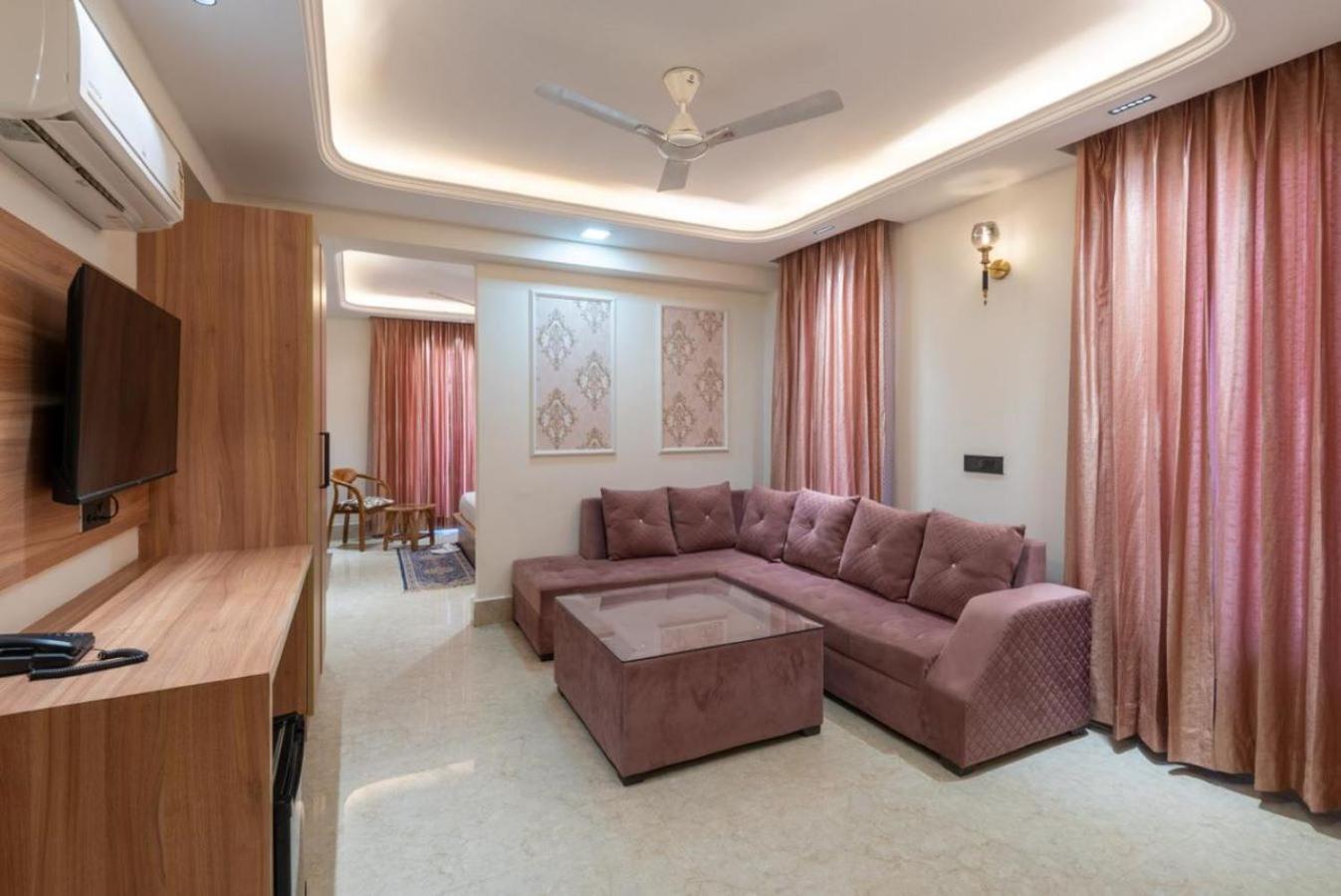 Hotel Aatithyam Residency Gurgaon
