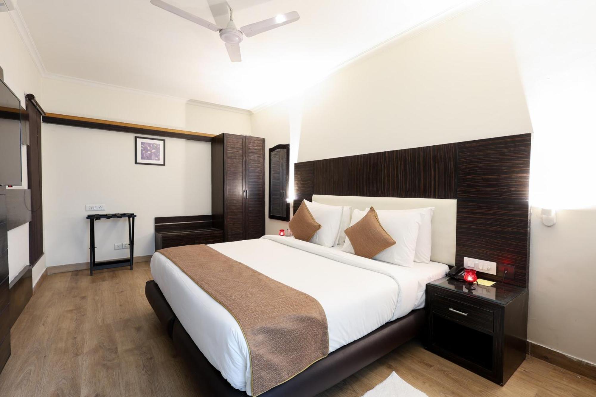 Sk Premium Park Ggn Hotel 3*