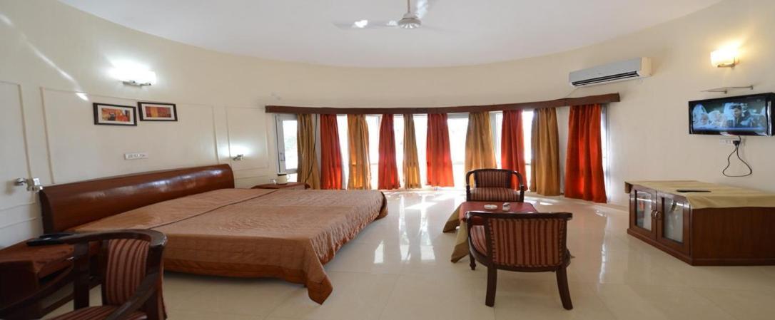 Saras Tourist Hotel