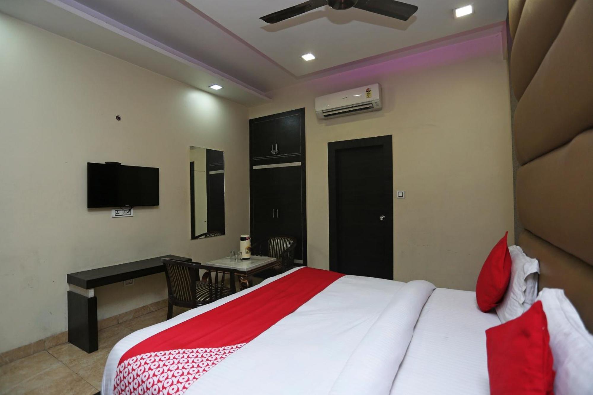 Hotel O Samrat