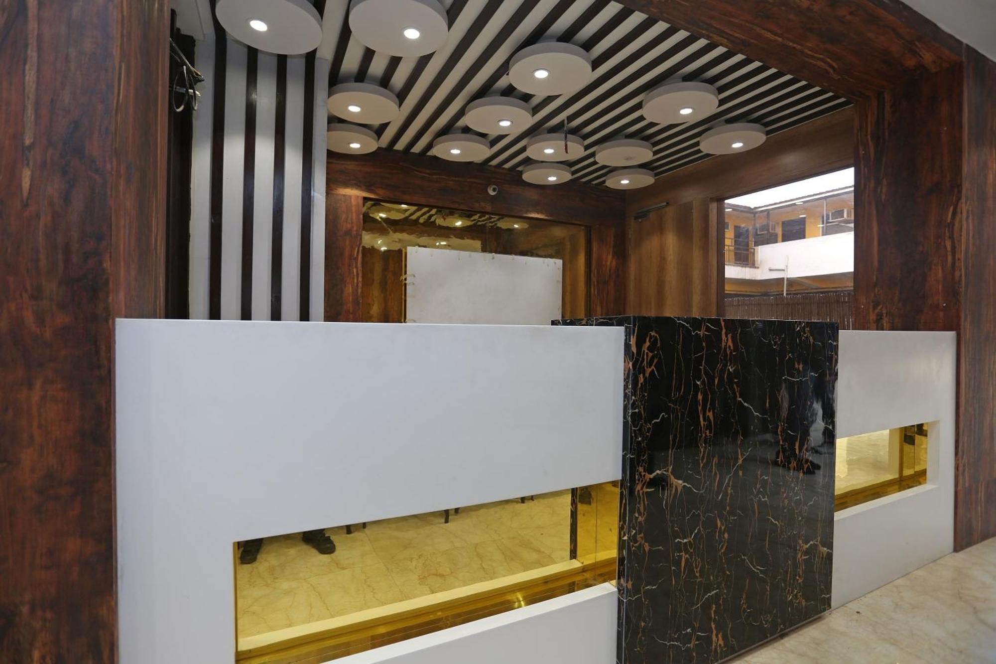 Hotel O Samrat