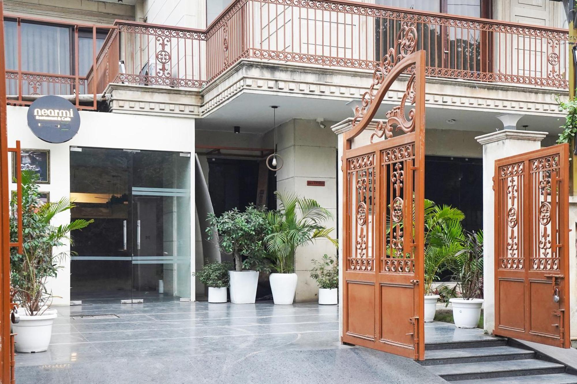 Super Townhouse Sector 47 Near Medanta Gurgaon
