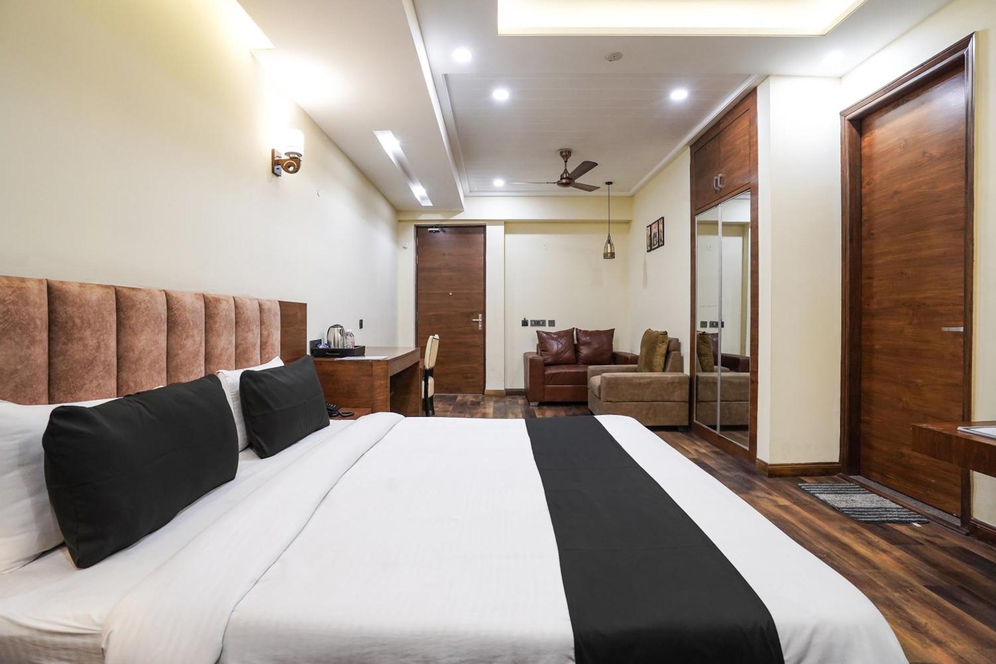 Super Townhouse Sector 47 Near Medanta Hotel Gurgaon