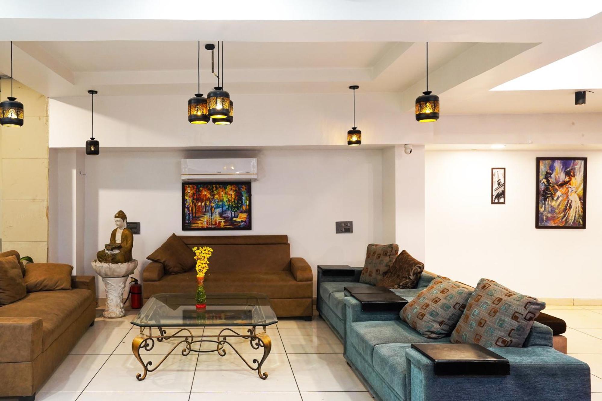 Super Townhouse Sector 47 Near Medanta 4* Gurgaon
