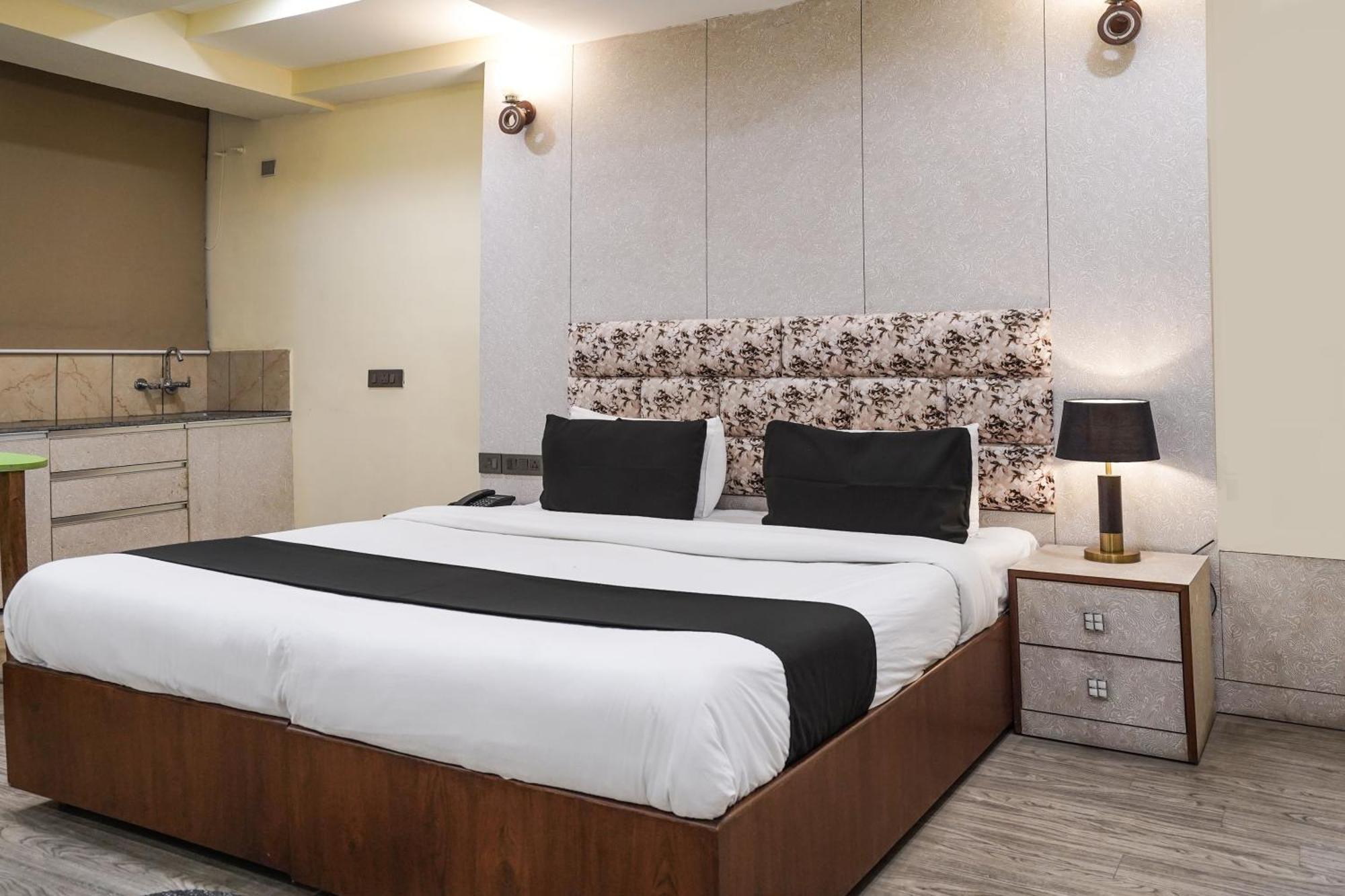Super Townhouse Sector 47 Near Medanta Hotel Gurgaon