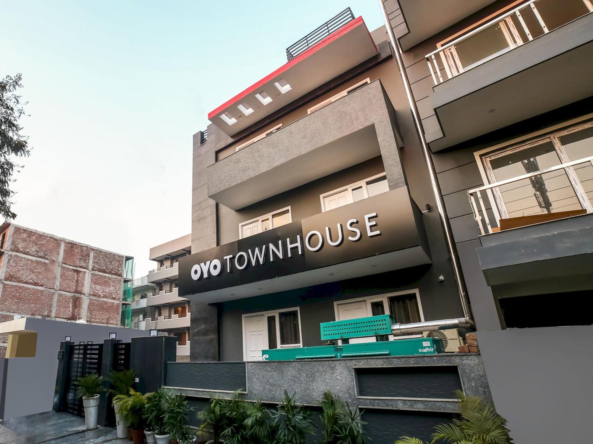 Townhouse Unitech Cyber Park Near Omaxe Celebration Mall Hotel Gurgaon