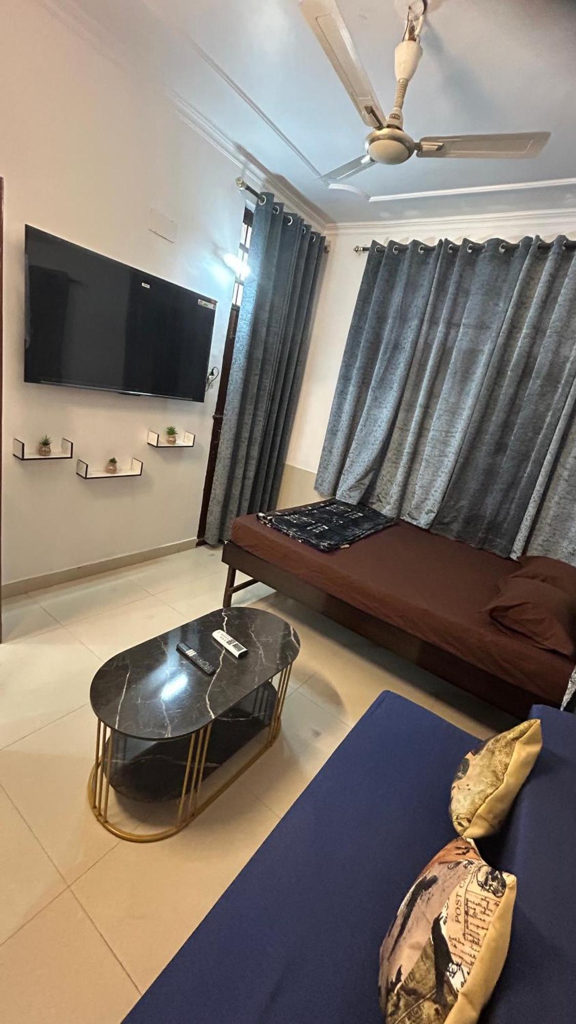 Zy - White Crystal - Party, Group, Couple, Family Apartment *