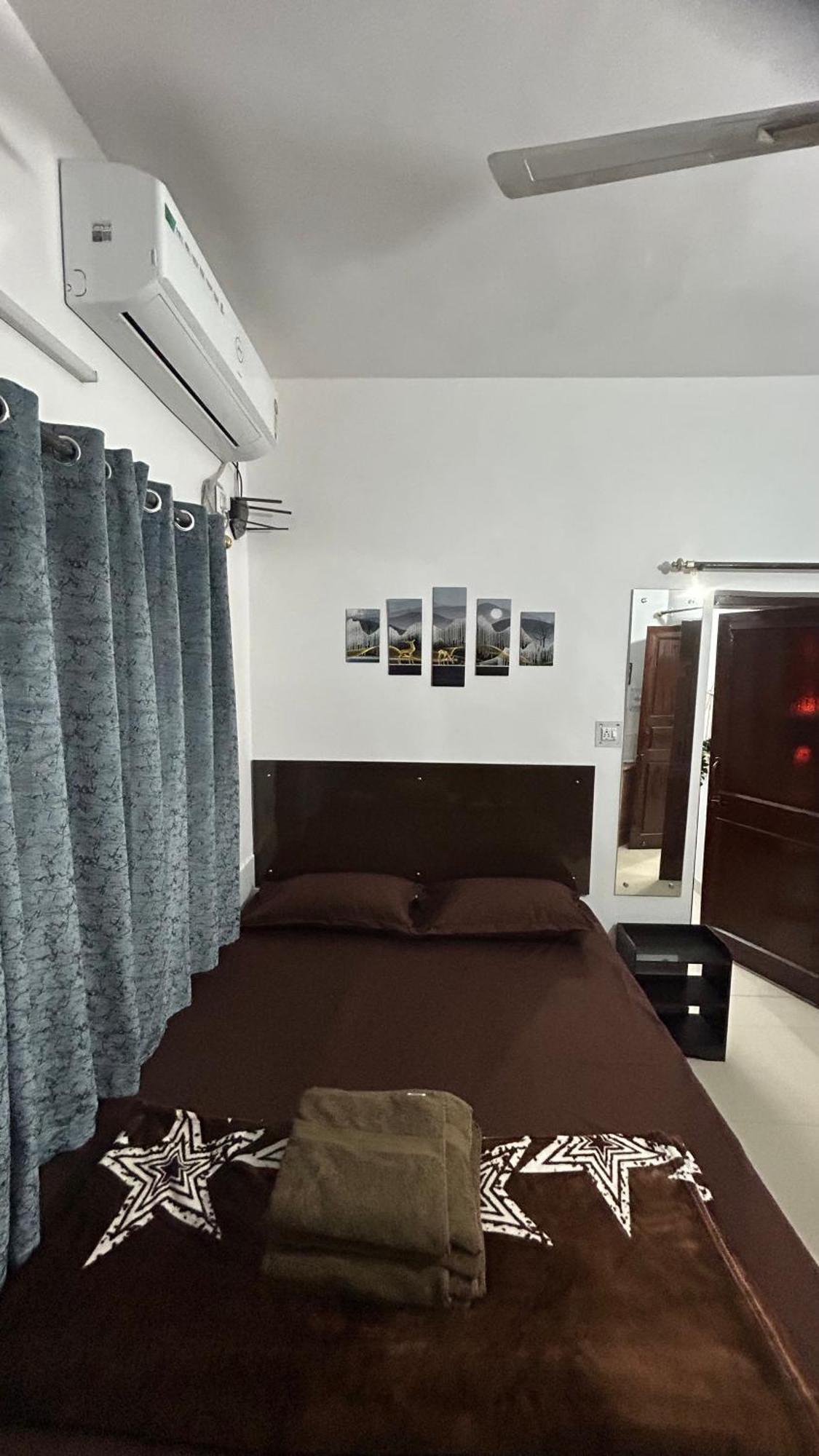 Zy - White Crystal - Party, Group, Couple, Family Apartment *