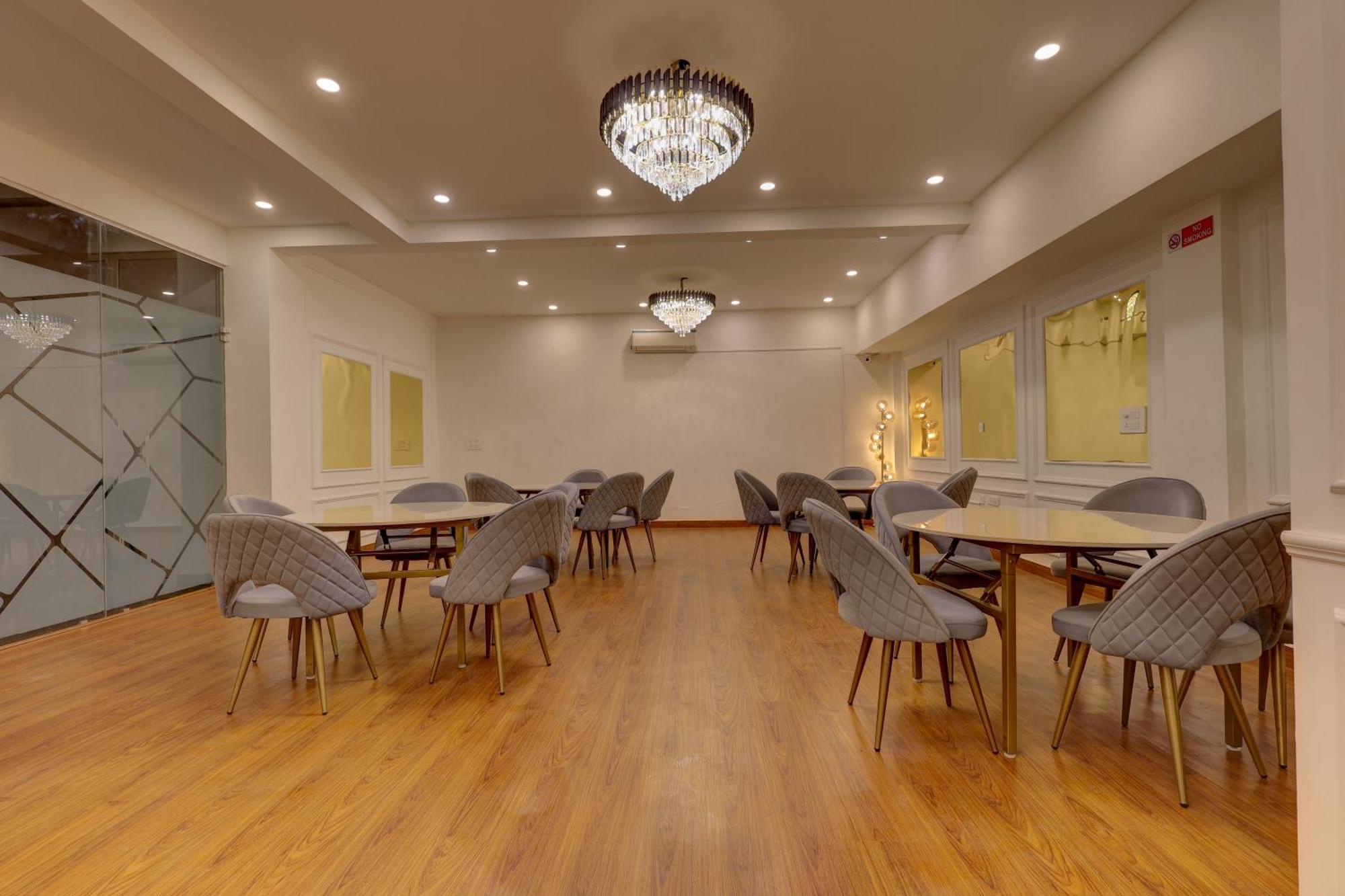 Hotel Greysky Near Medanta Hospital 3*
