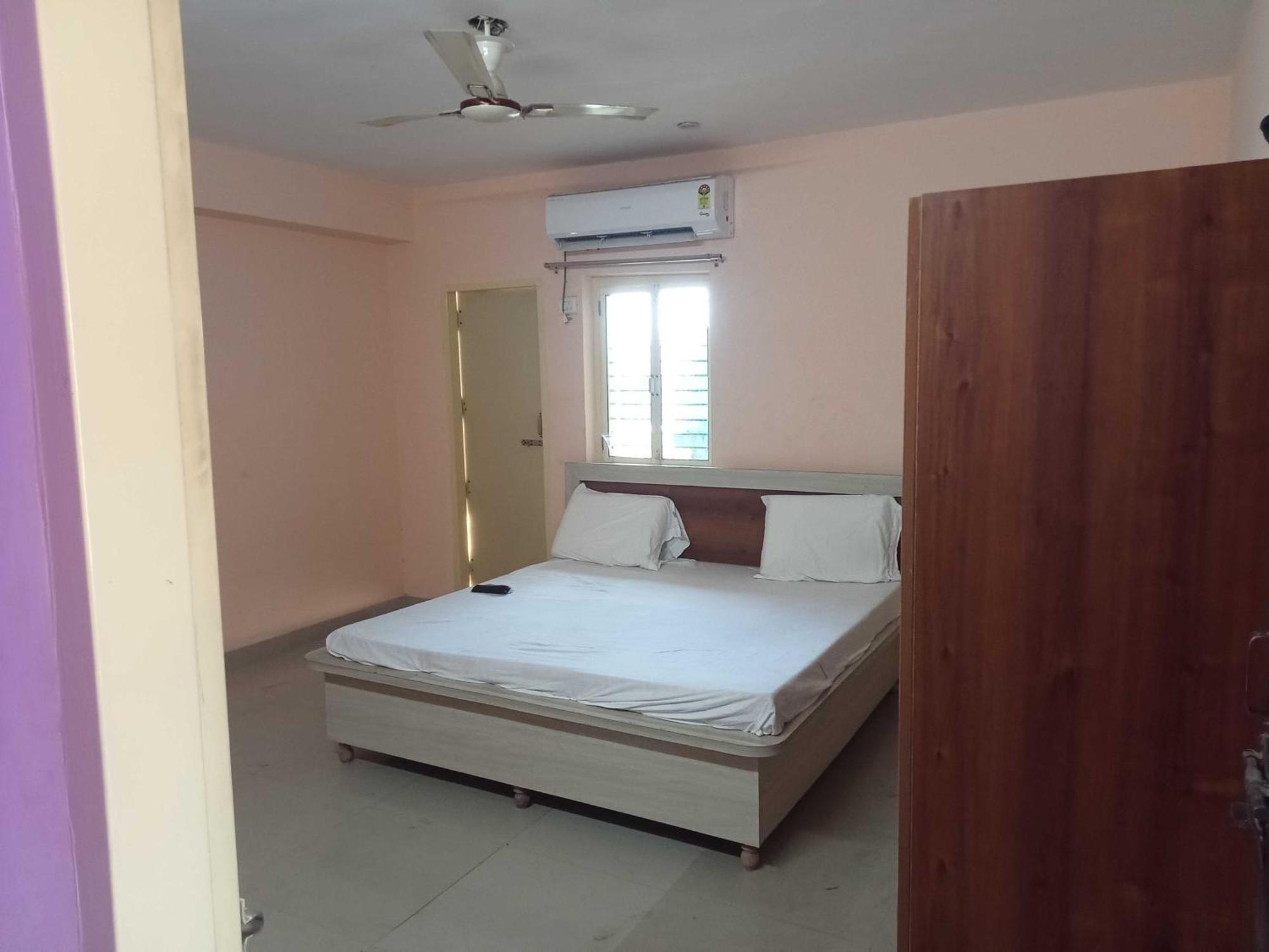 O Radhe Hotel 3*