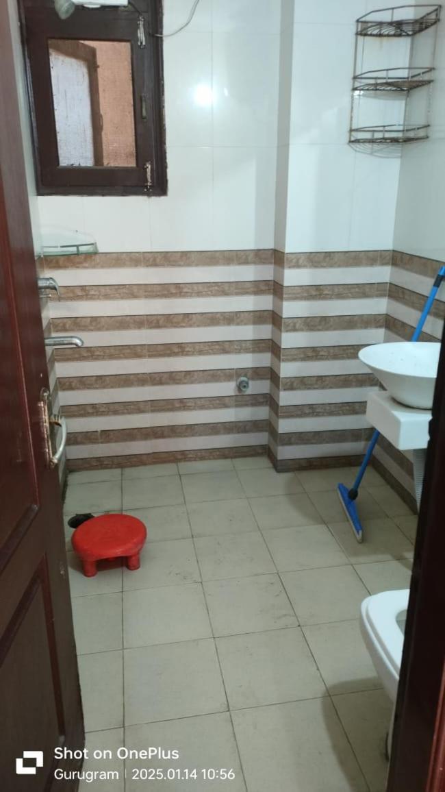 The Royal Sector 39 Guest house *