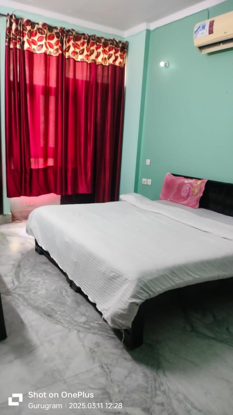 The Royal Sector 39 Guest house *