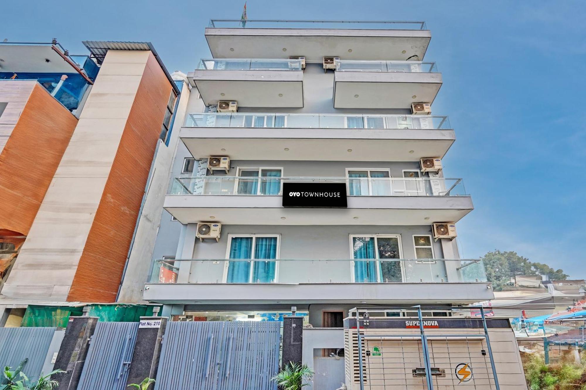 Townhouse Akshay
