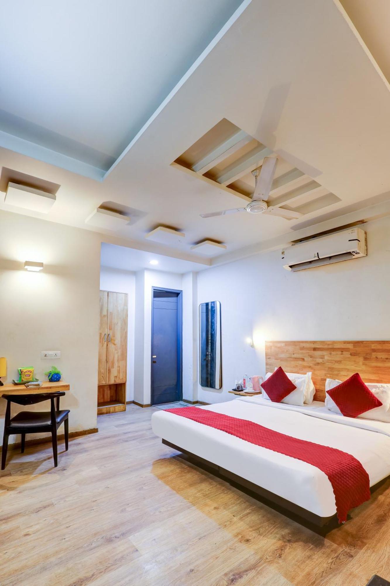 Wedlock Premium Huda Hotel *
