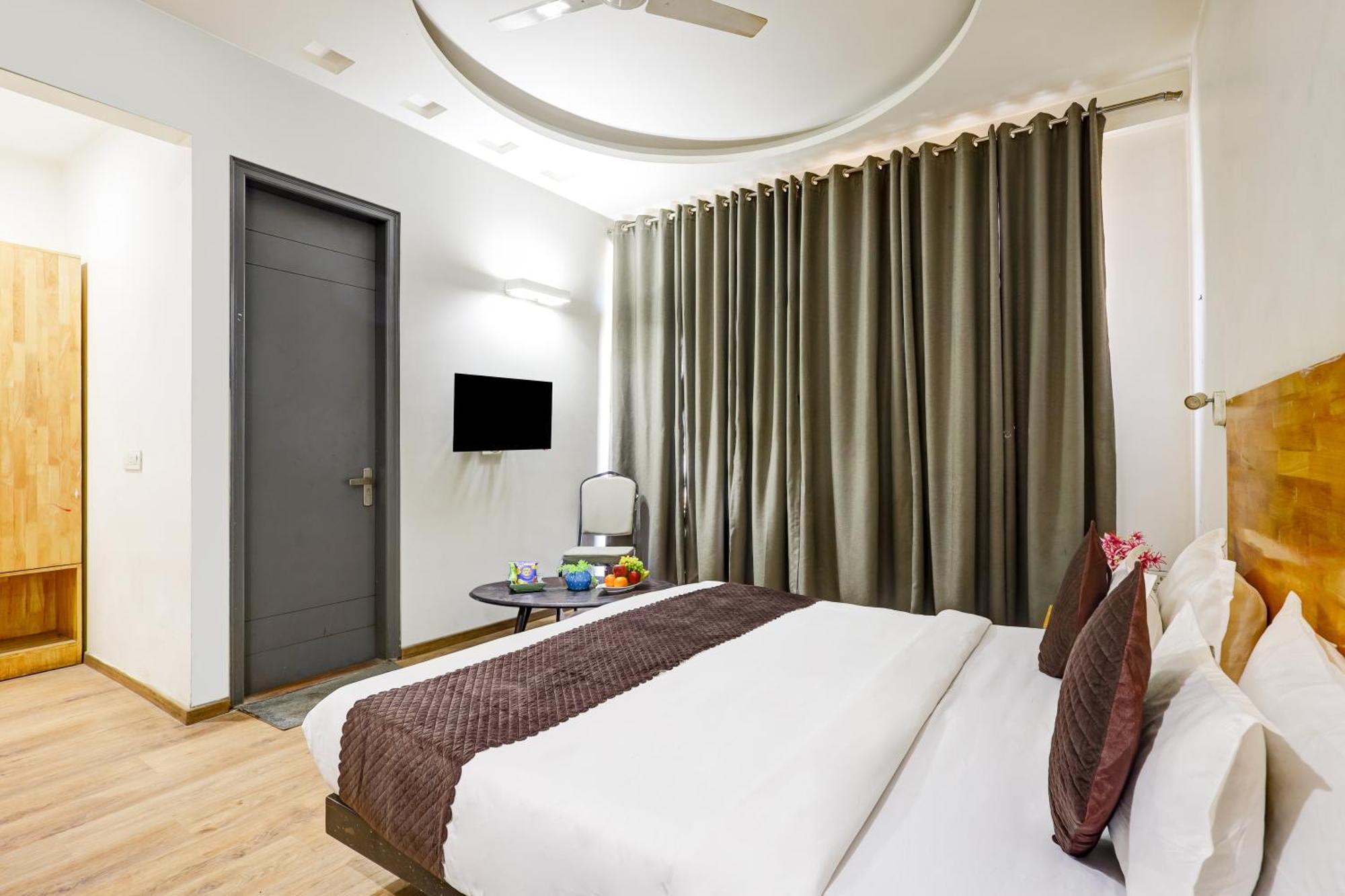 Wedlock Premium Huda Hotel Gurgaon