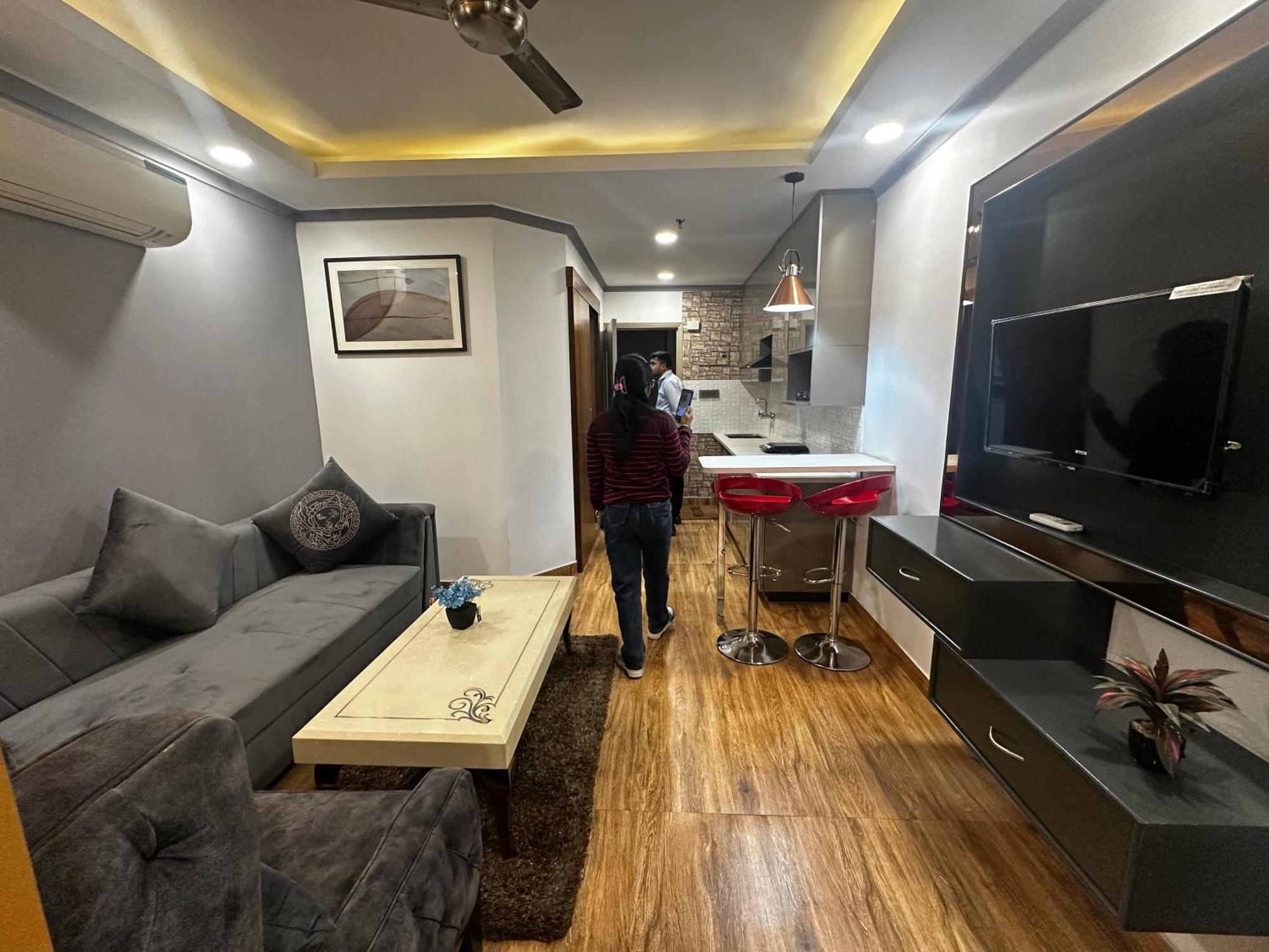 Luxury Living Expert Fully Furnished *