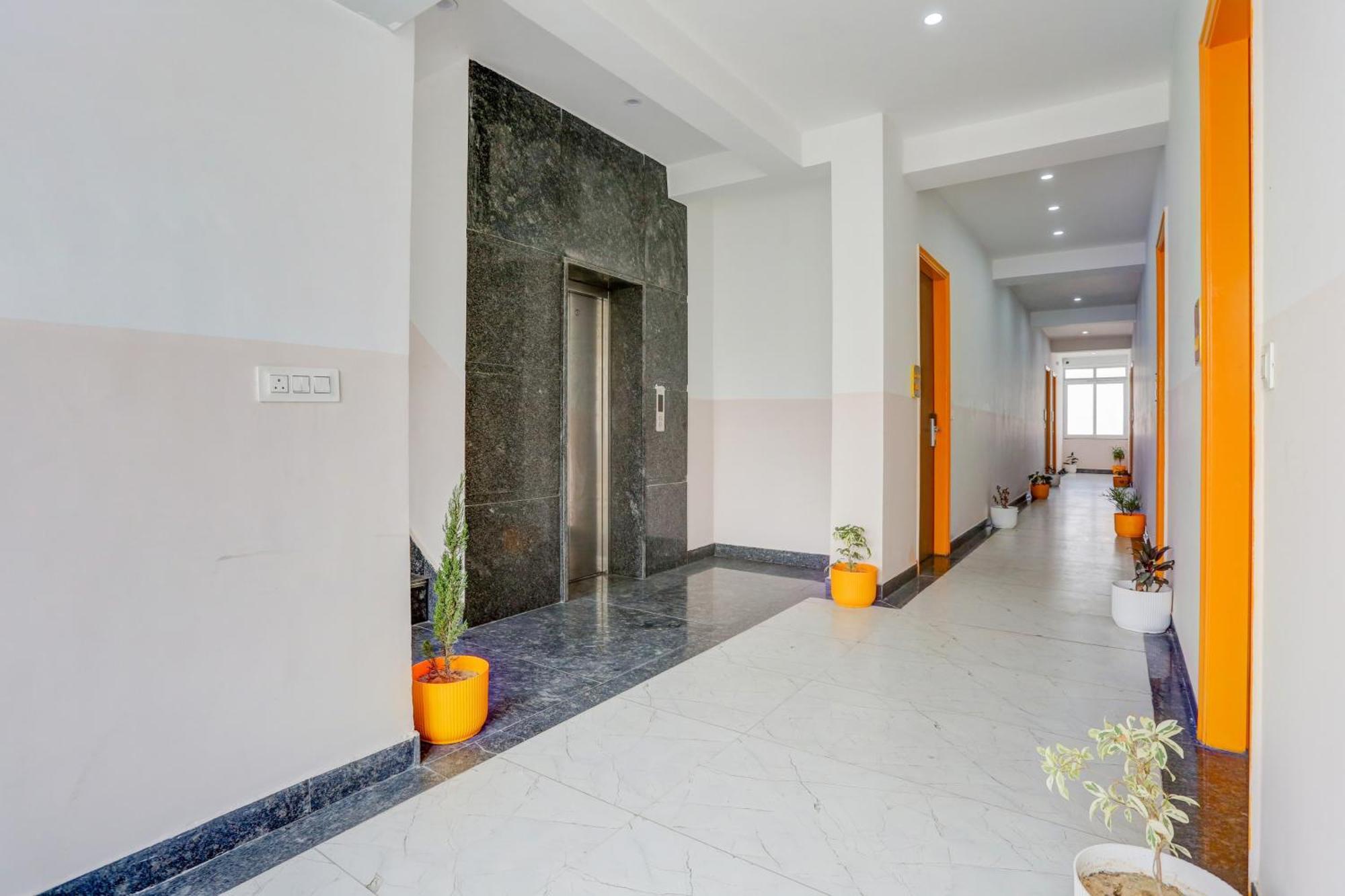 Super Townhouse Sector 69 Hotel Gurgaon