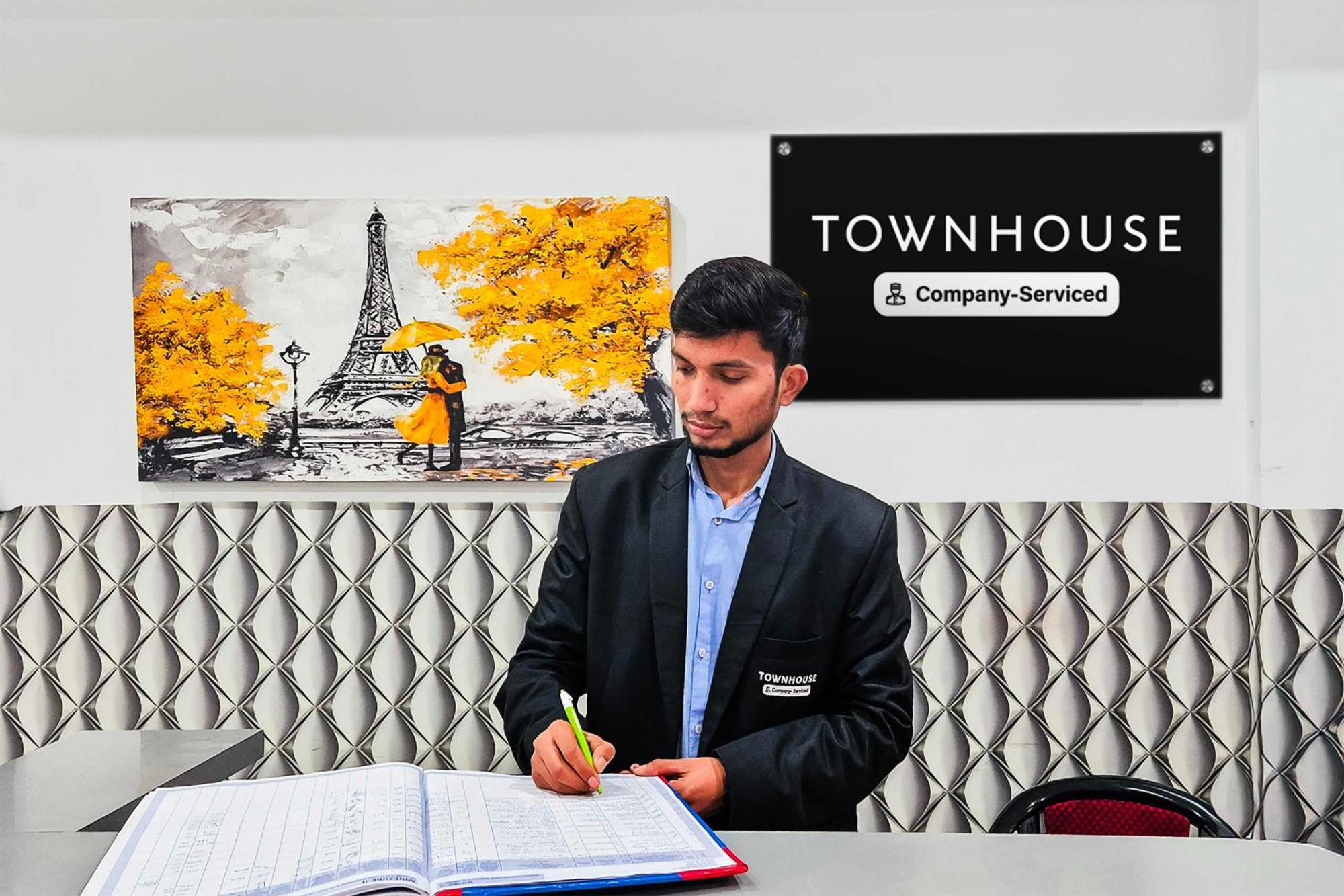 Super Townhouse Sector 69 3* Gurgaon