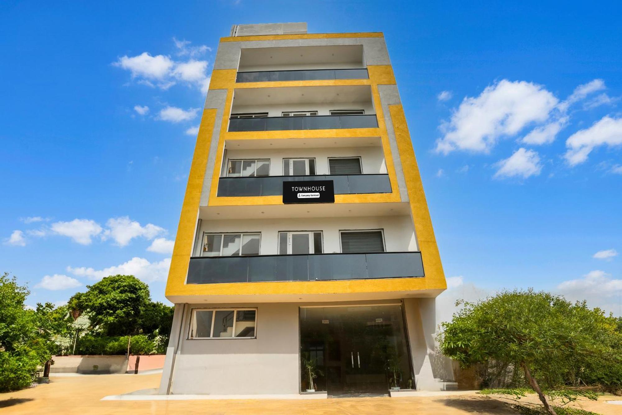 Super Townhouse Sector 69 Hotel