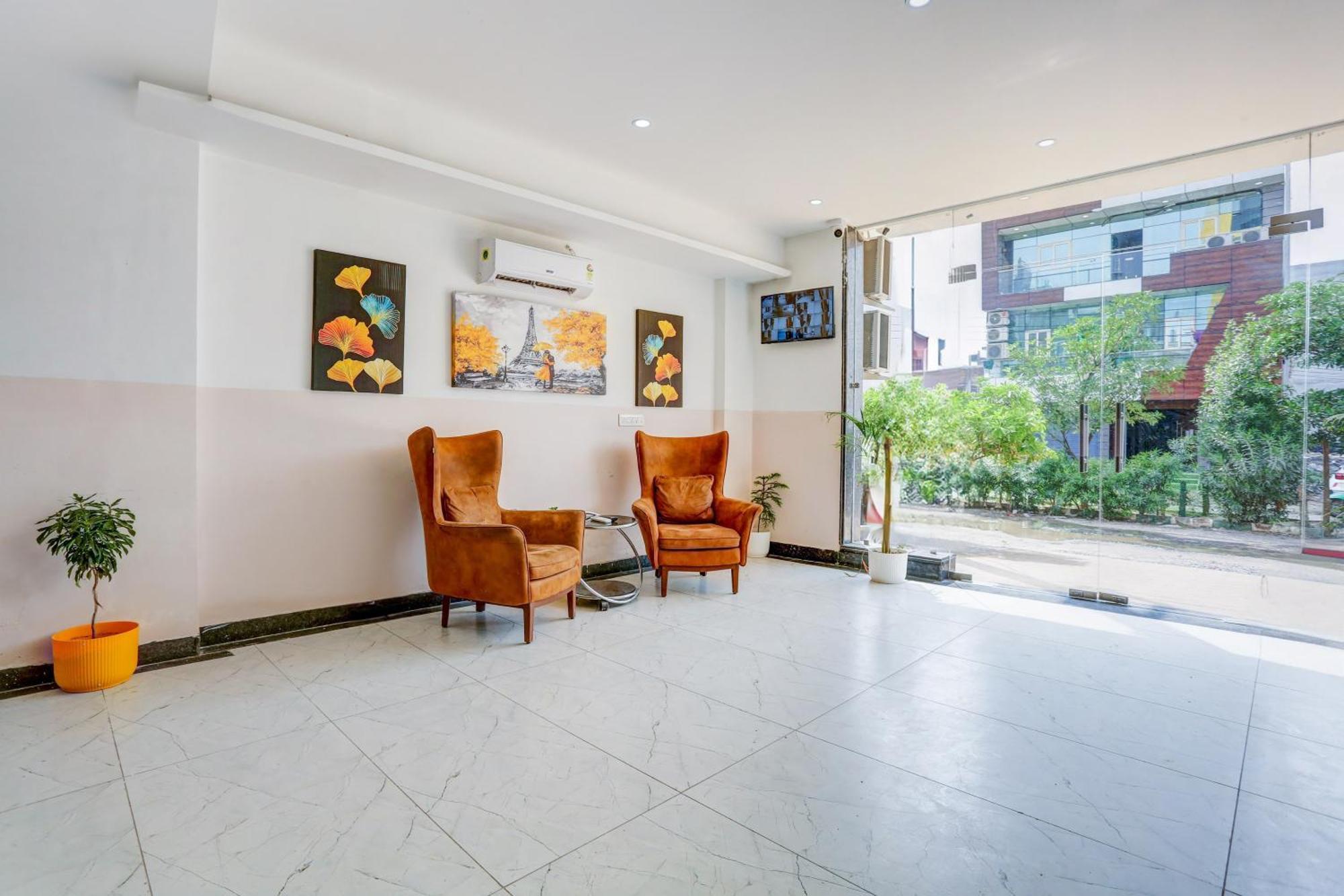 Super Townhouse Sector 69 Hotel 3*